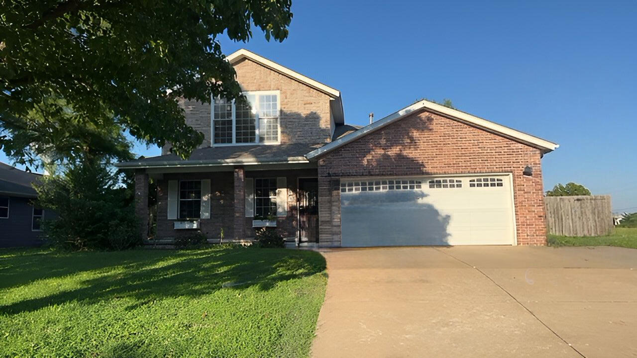 204 North Maplecrest Drive Property Photo 1