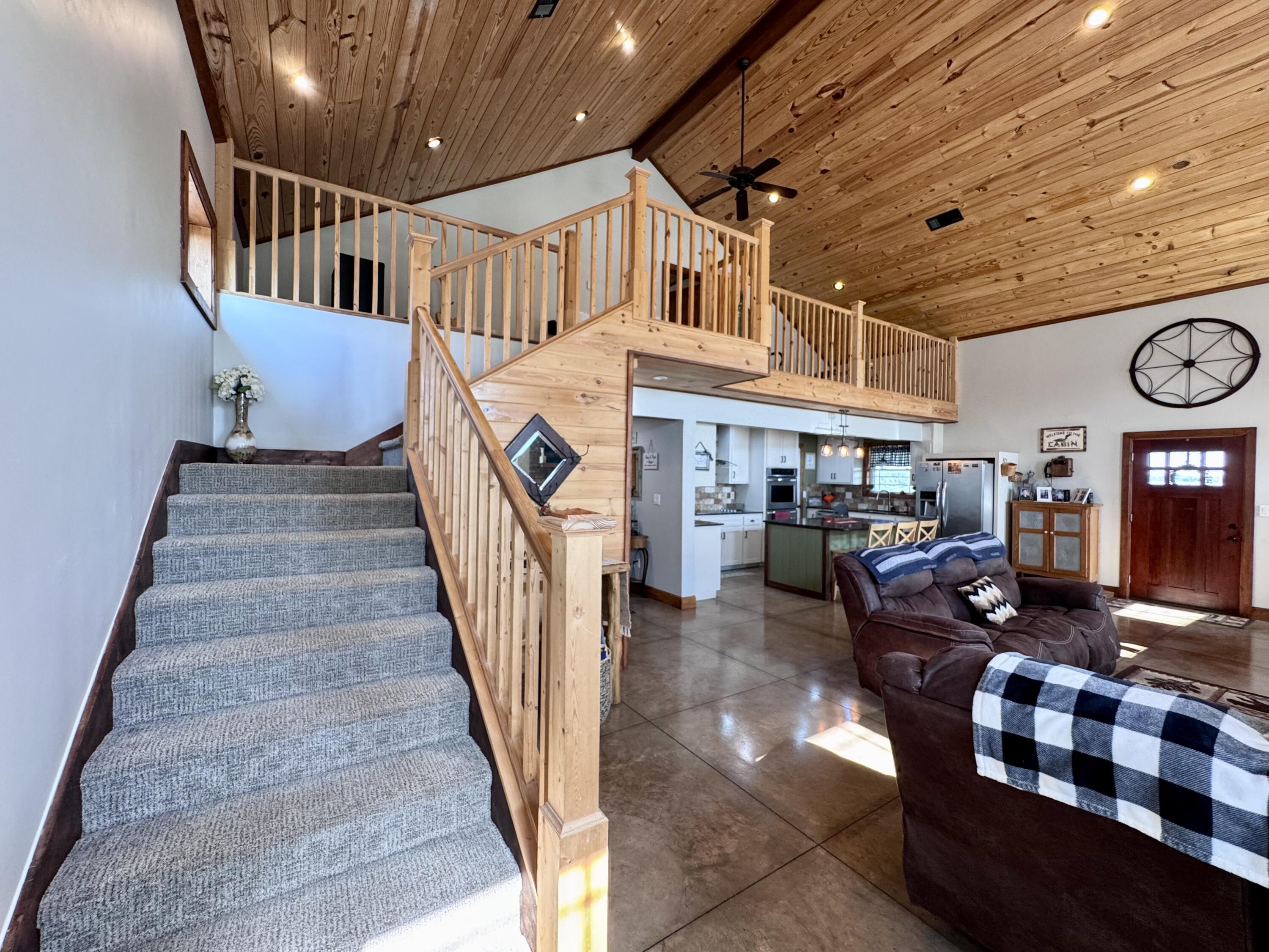 574/586 Low Gap Road Property Photo 32