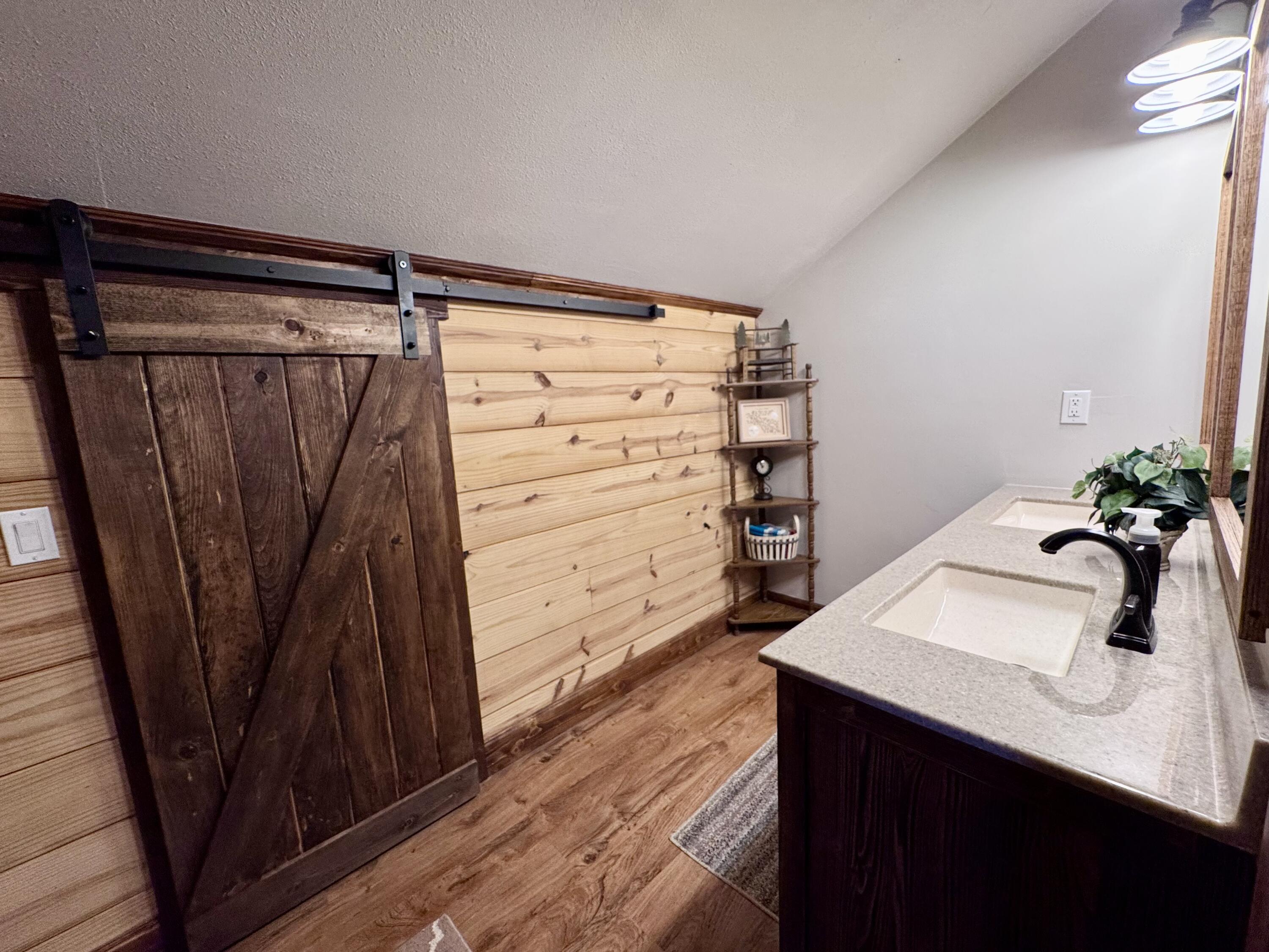 574/586 Low Gap Road Property Photo 37