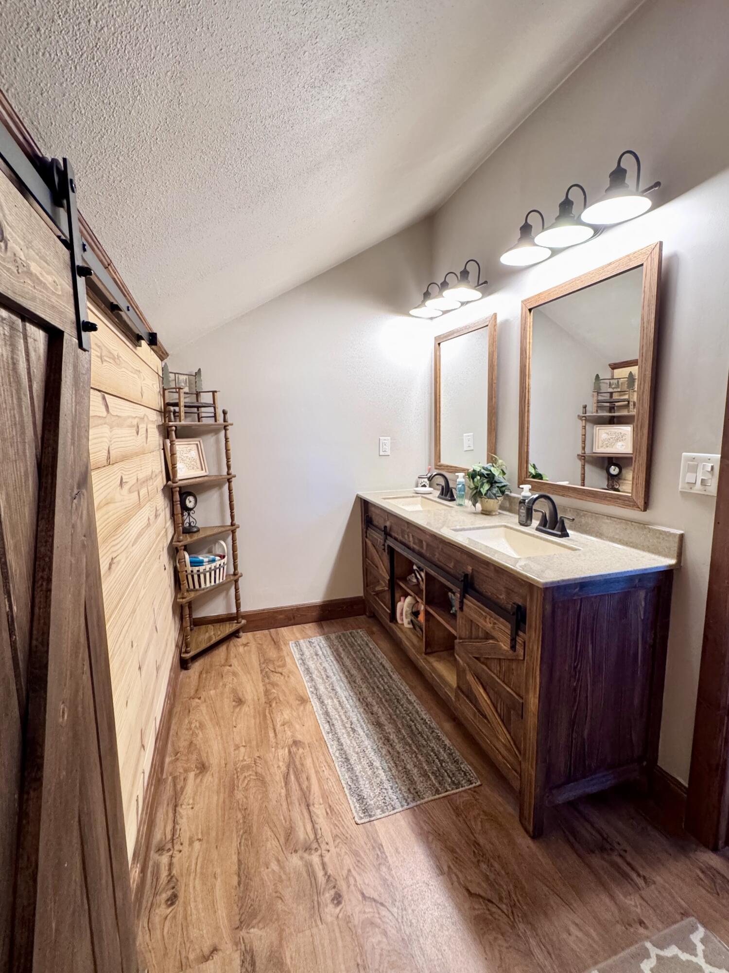 574/586 Low Gap Road Property Photo 38