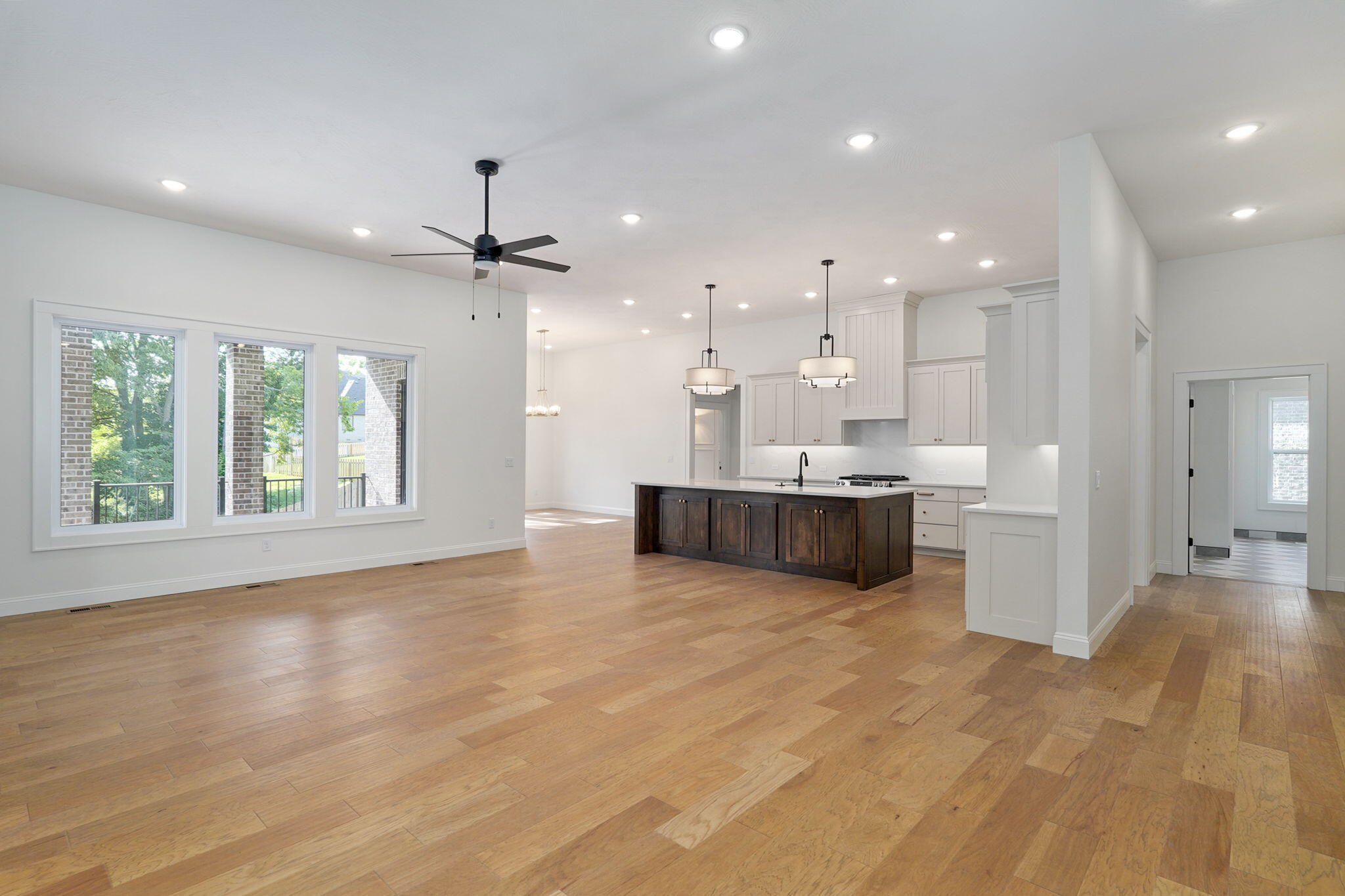 2011 North Silver Charm Avenue Property Photo 8