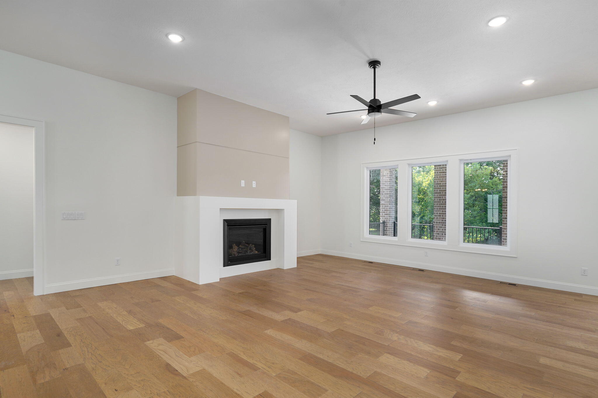 2011 North Silver Charm Avenue Property Photo 9