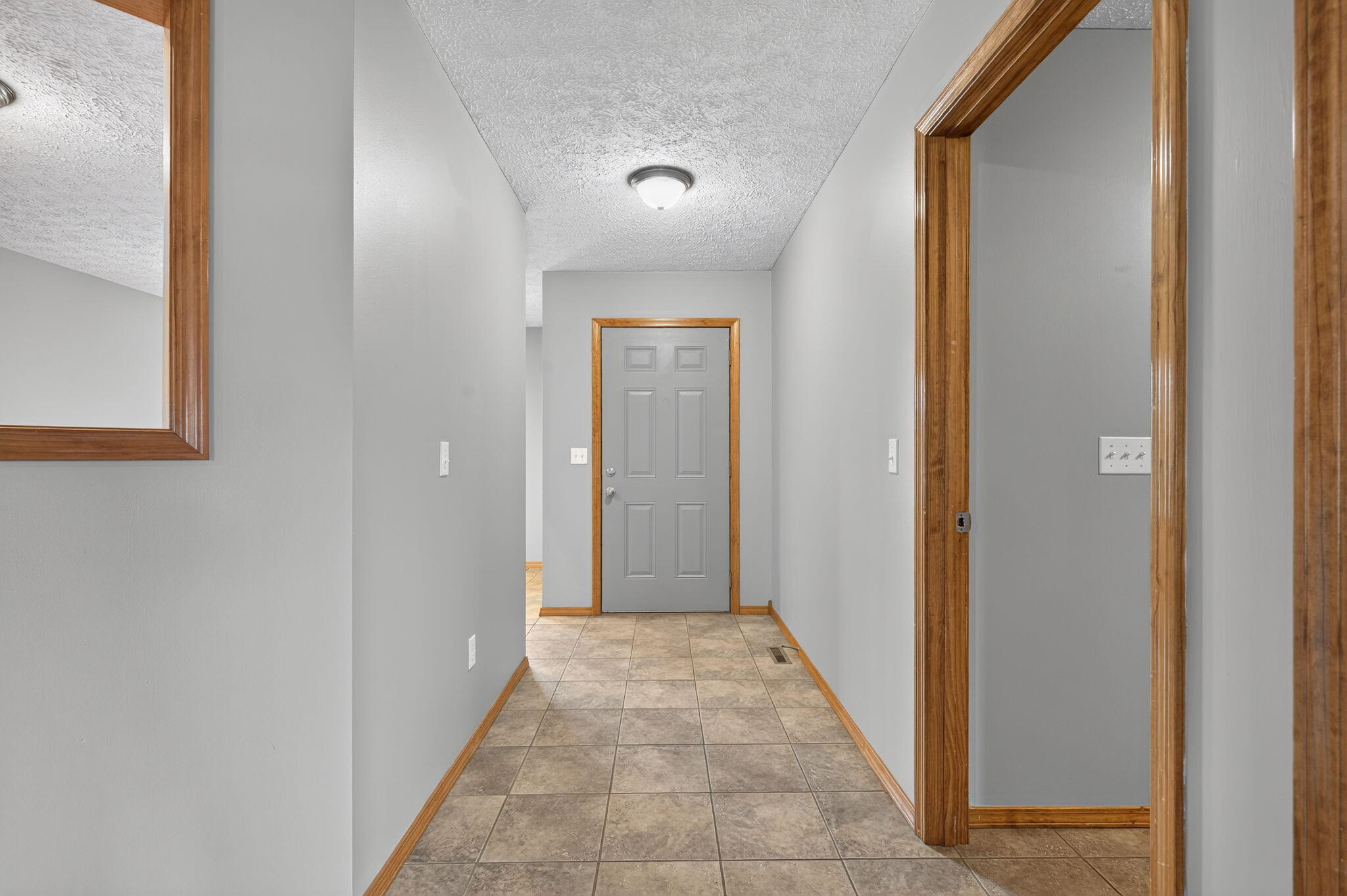 1102 East Chesapeake Drive Property Photo 3