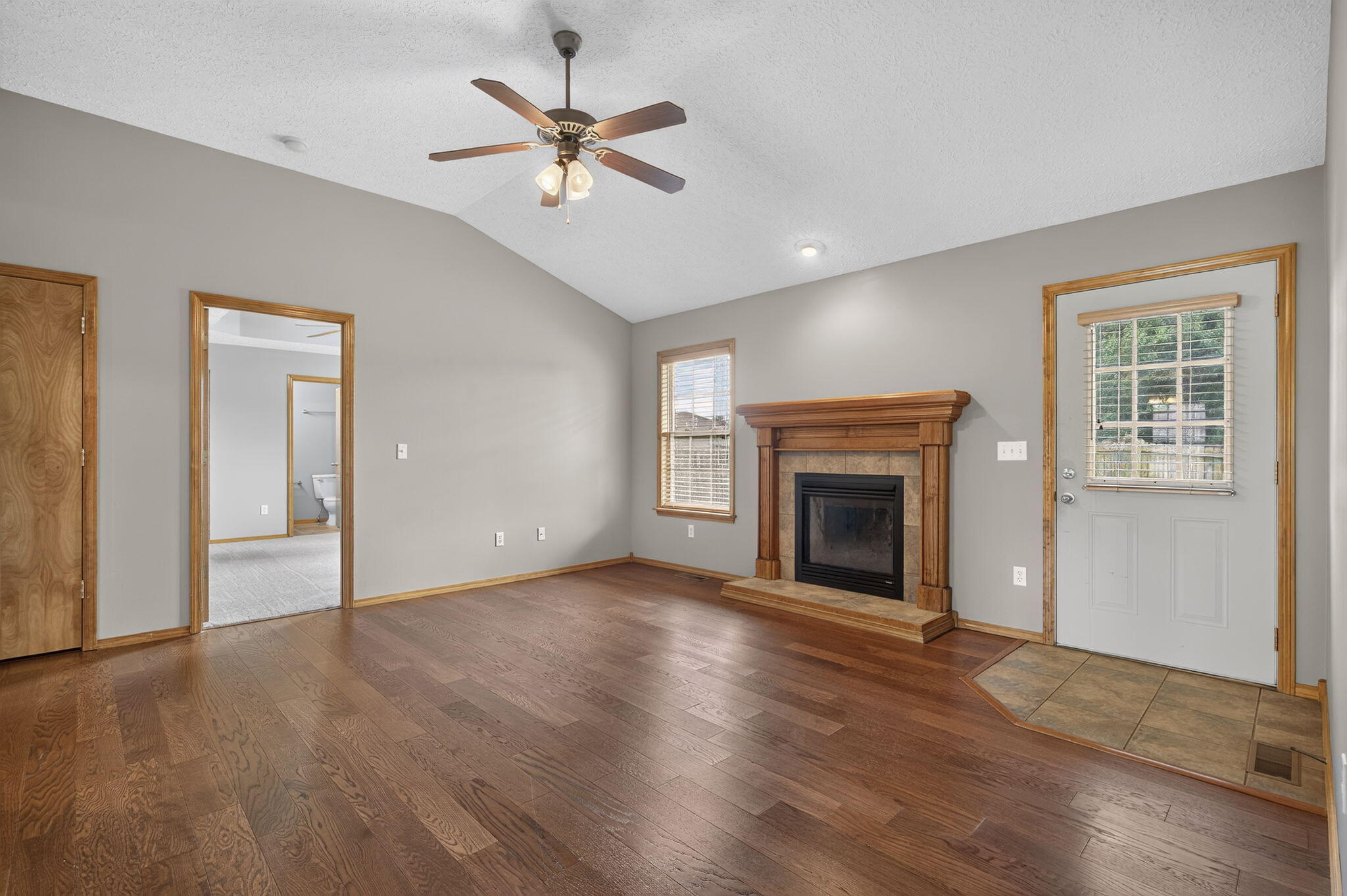 1102 East Chesapeake Drive Property Photo 4