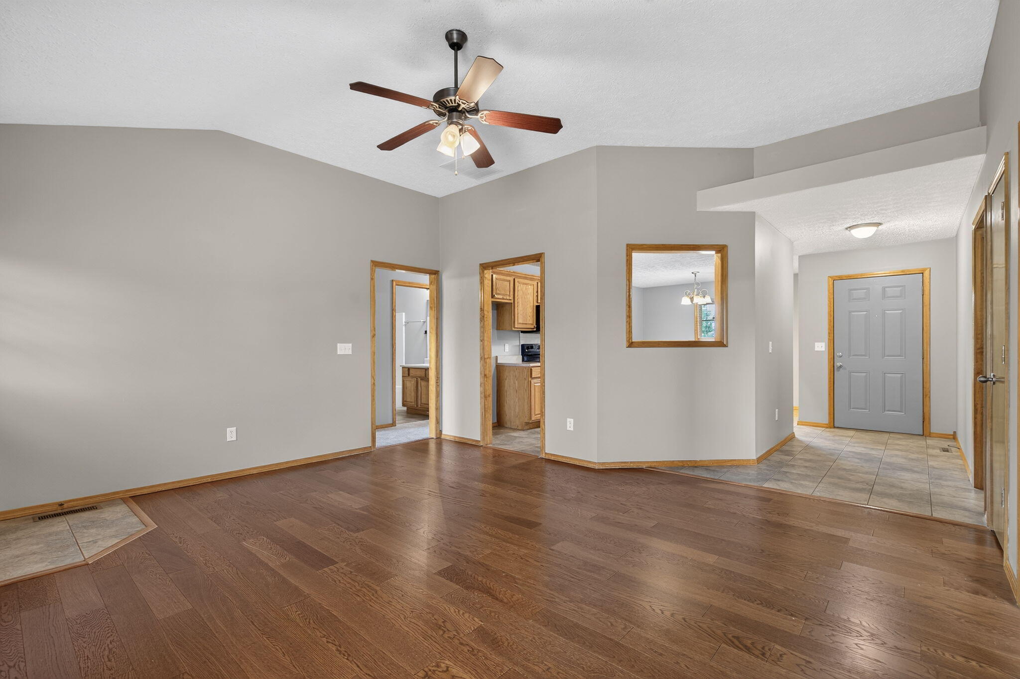 1102 East Chesapeake Drive Property Photo 6
