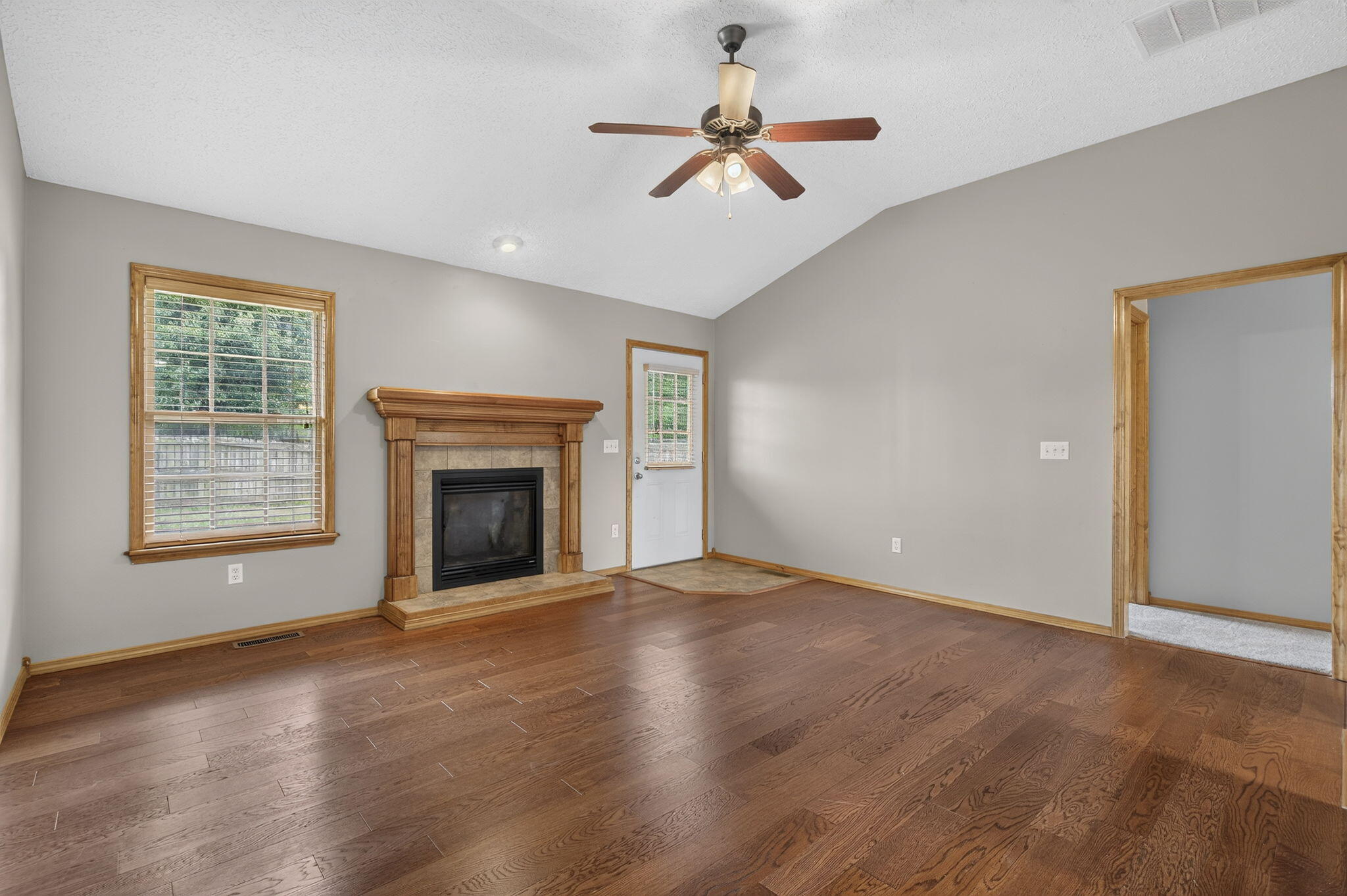 1102 East Chesapeake Drive Property Photo 7
