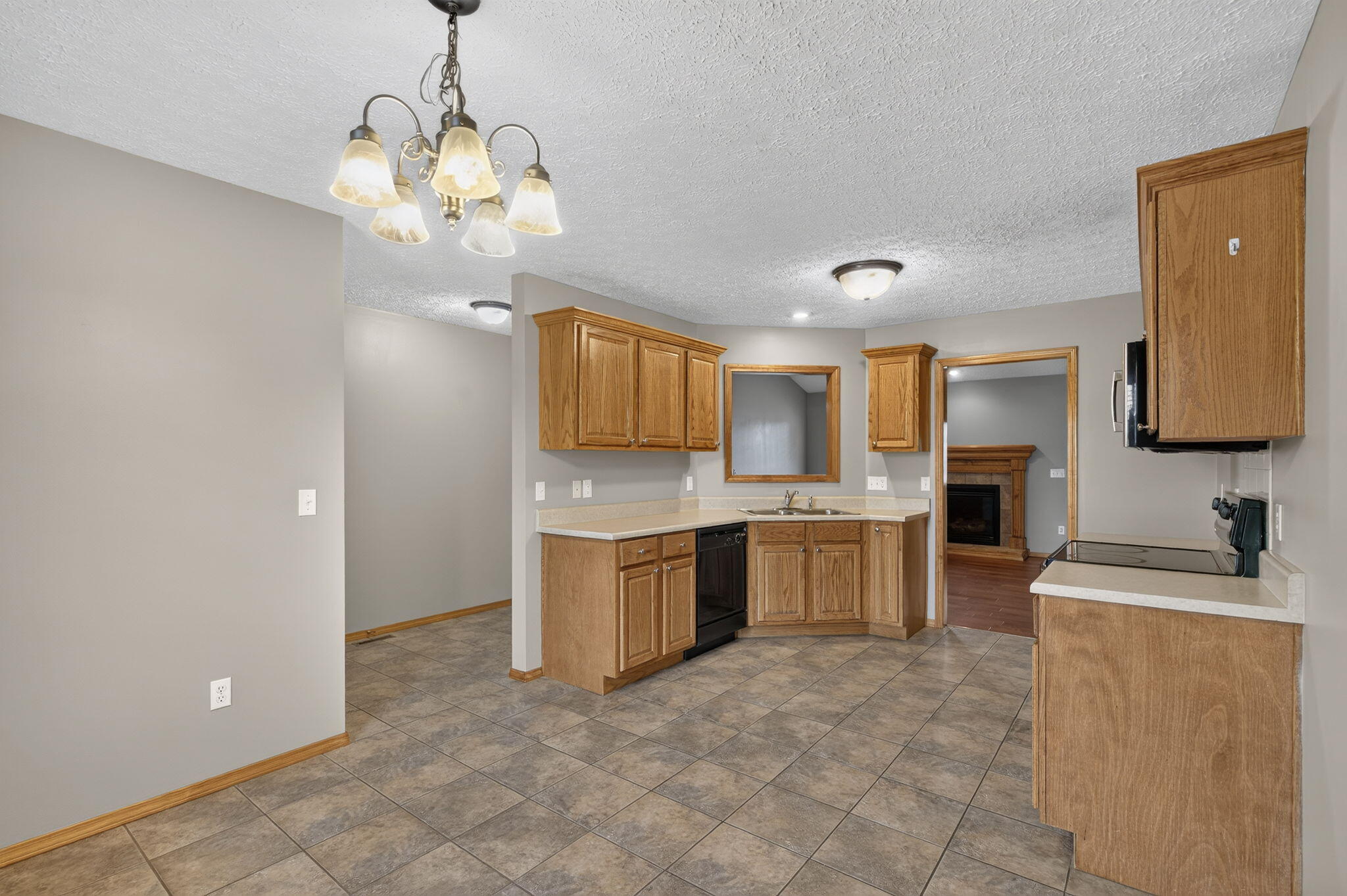 1102 East Chesapeake Drive Property Photo 9