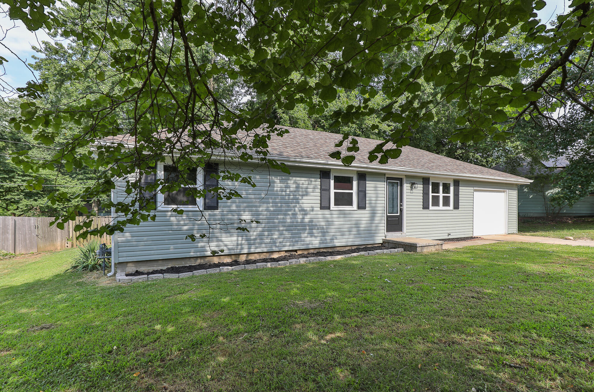 803 Lone Oak Circle Property Photo 2