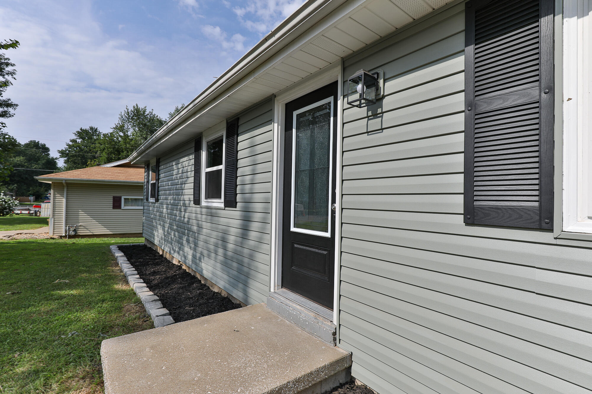 803 Lone Oak Circle Property Photo 3