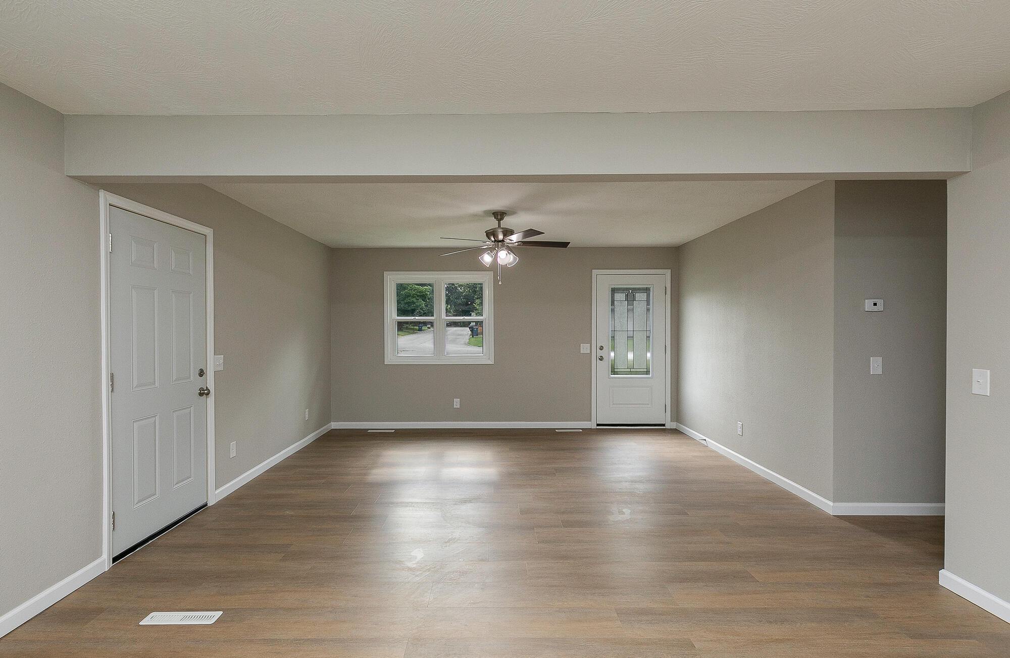 803 Lone Oak Circle Property Photo 4