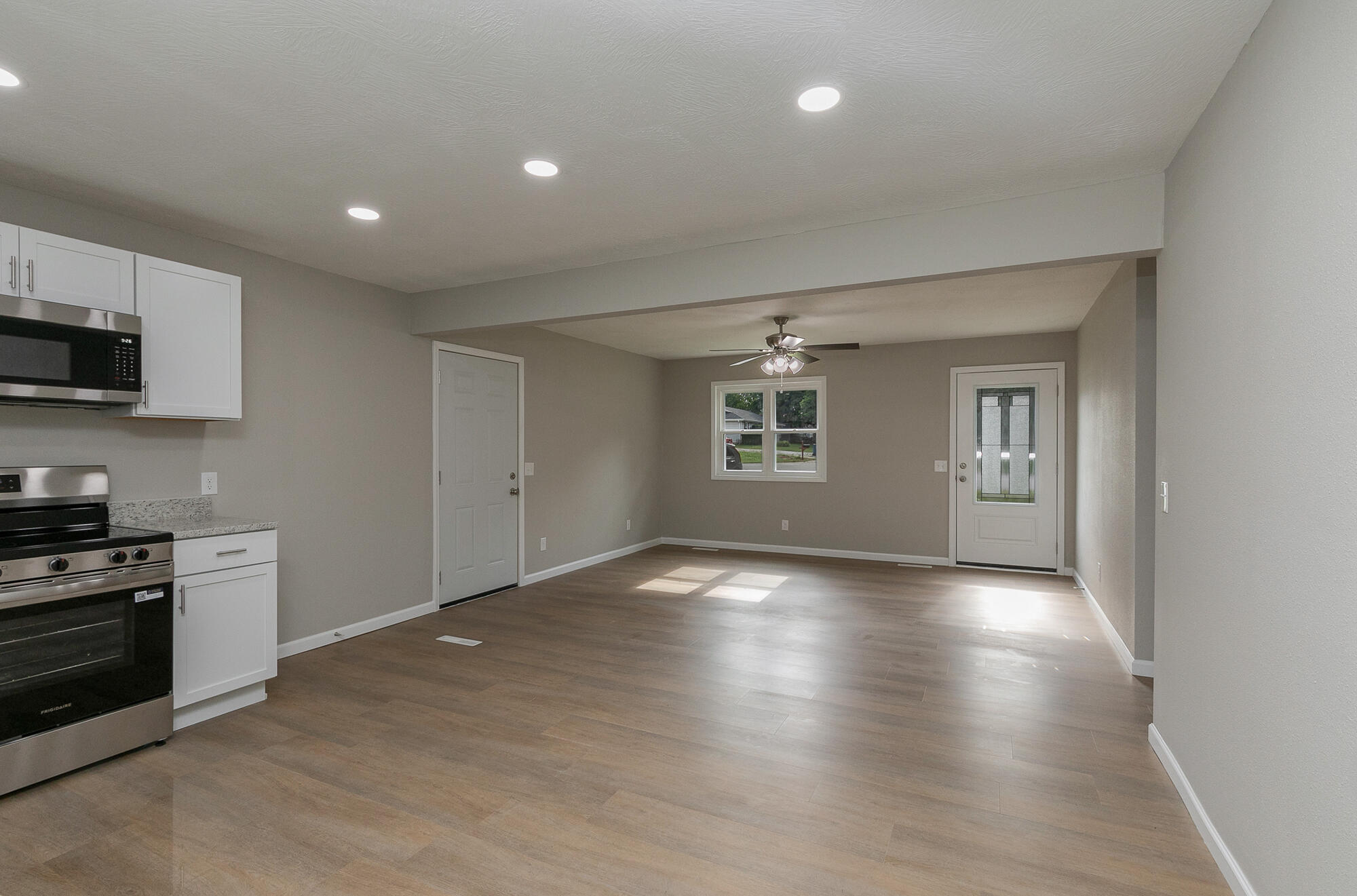 803 Lone Oak Circle Property Photo 8