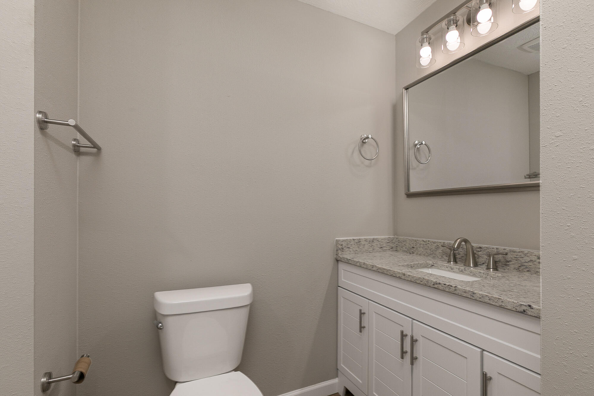 803 Lone Oak Circle Property Photo 12