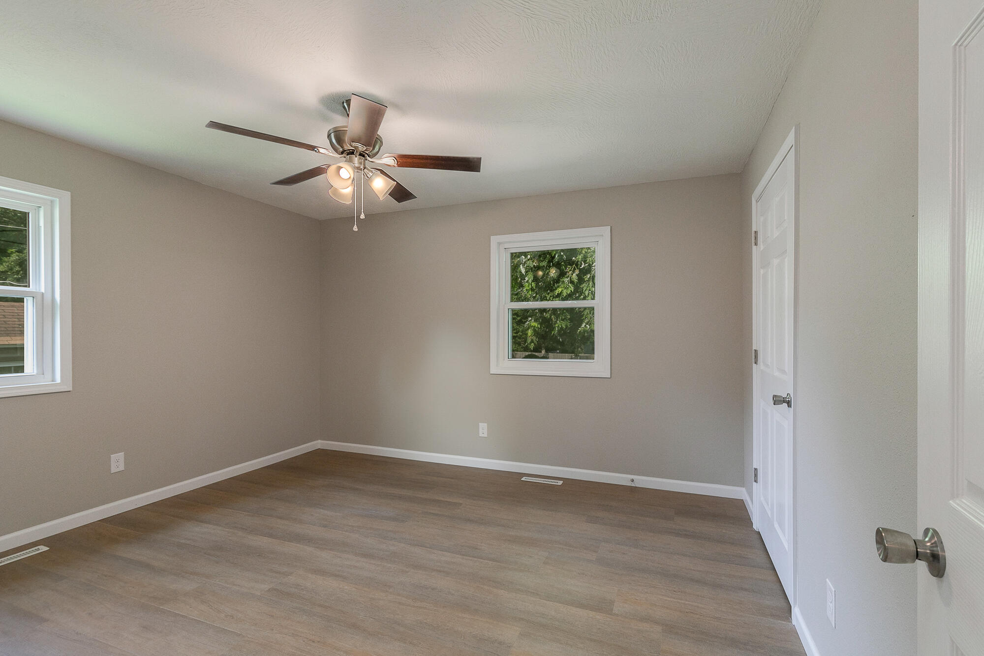803 Lone Oak Circle Property Photo 13
