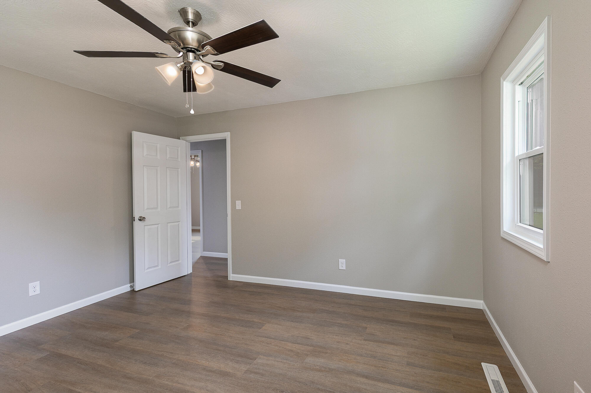 803 Lone Oak Circle Property Photo 14