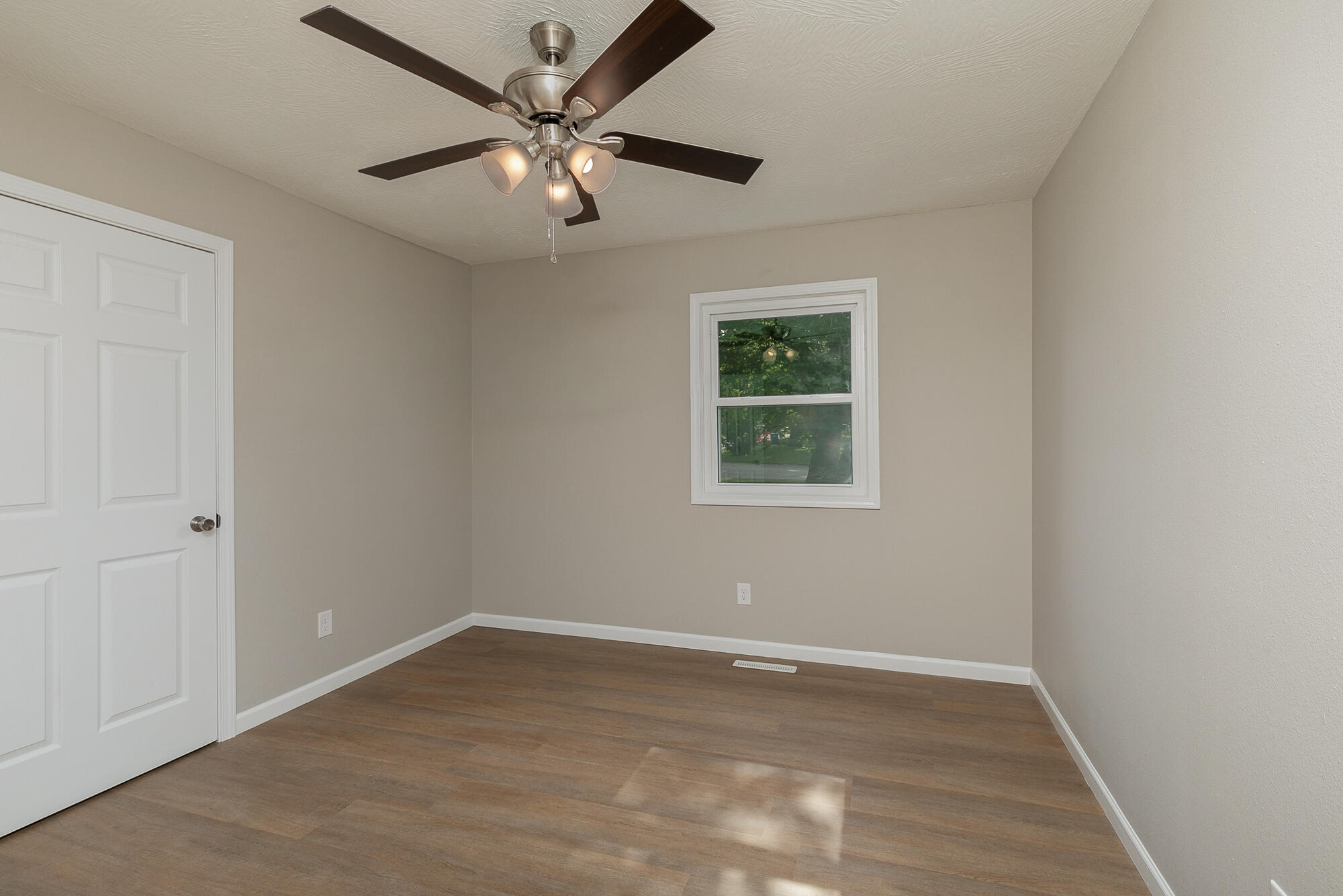 803 Lone Oak Circle Property Photo 15