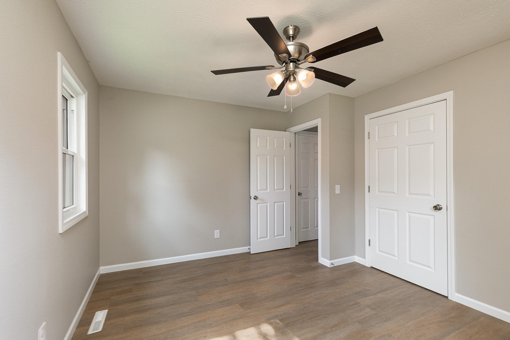 803 Lone Oak Circle Property Photo 16