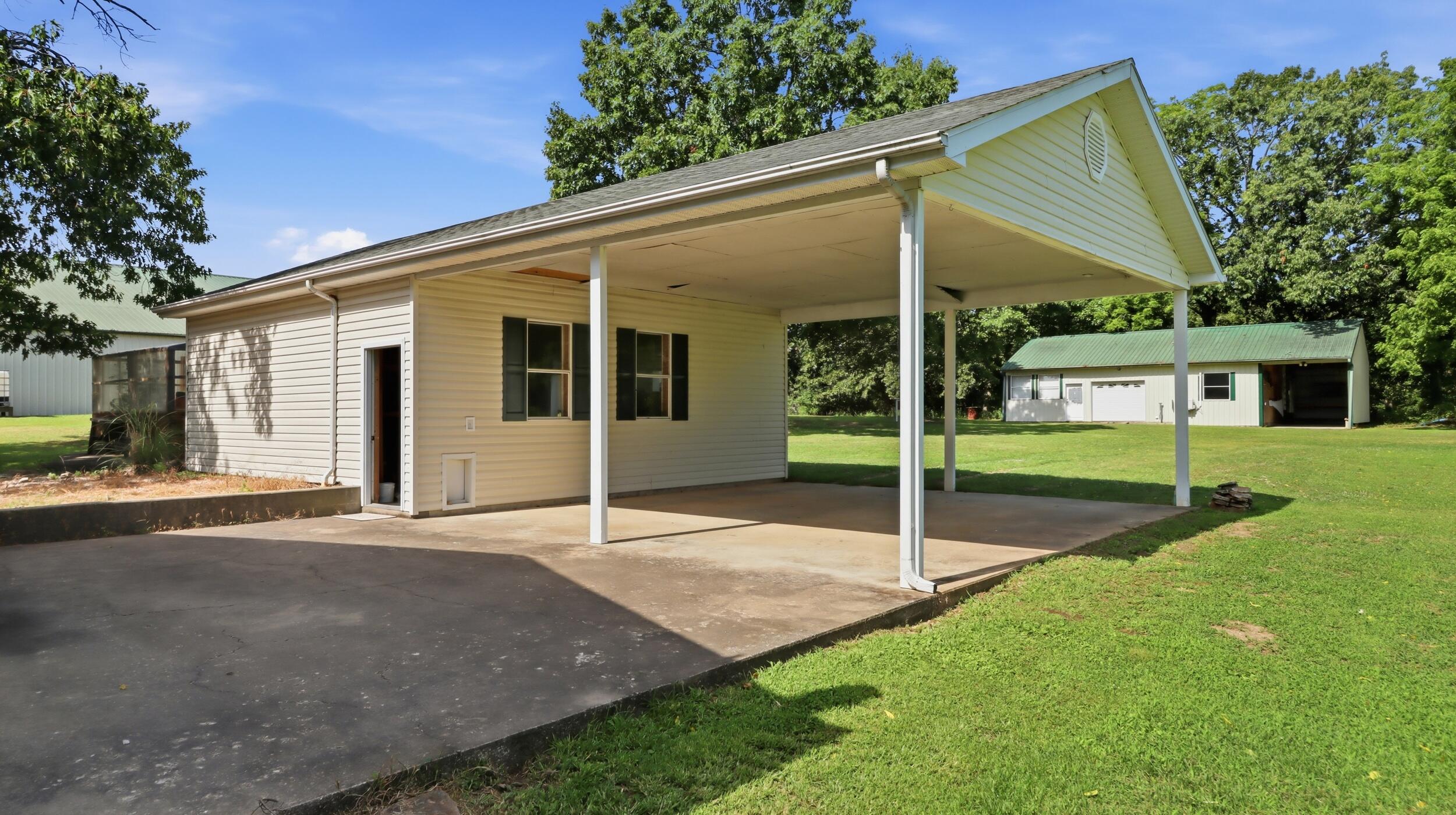 1038 County Road 1280 Property Photo 24