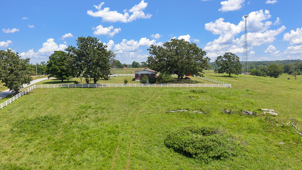 8675 Farm Road 2195 Property Photo 6