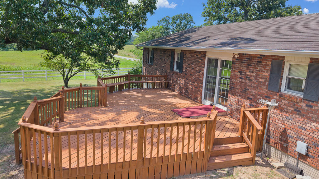 8675 Farm Road 2195 Property Photo 8
