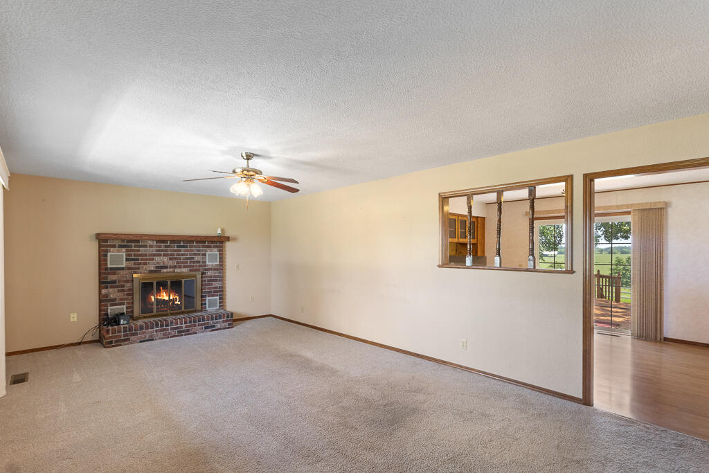 8675 Farm Road 2195 Property Photo 11