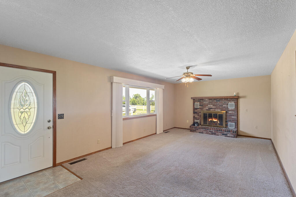 8675 Farm Road 2195 Property Photo 12