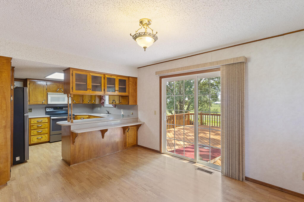 8675 Farm Road 2195 Property Photo 13