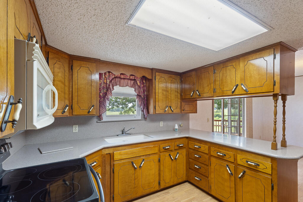 8675 Farm Road 2195 Property Photo 15