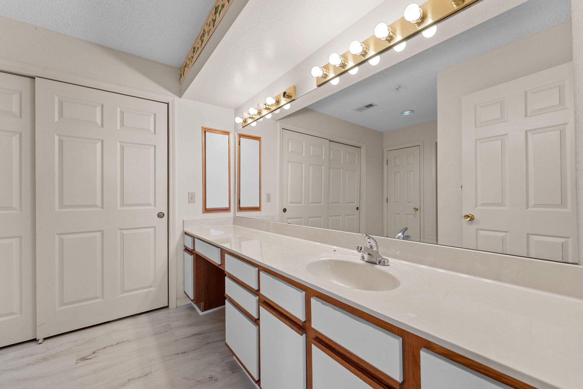 350 South Wildwood Drive # 18 Property Photo 15