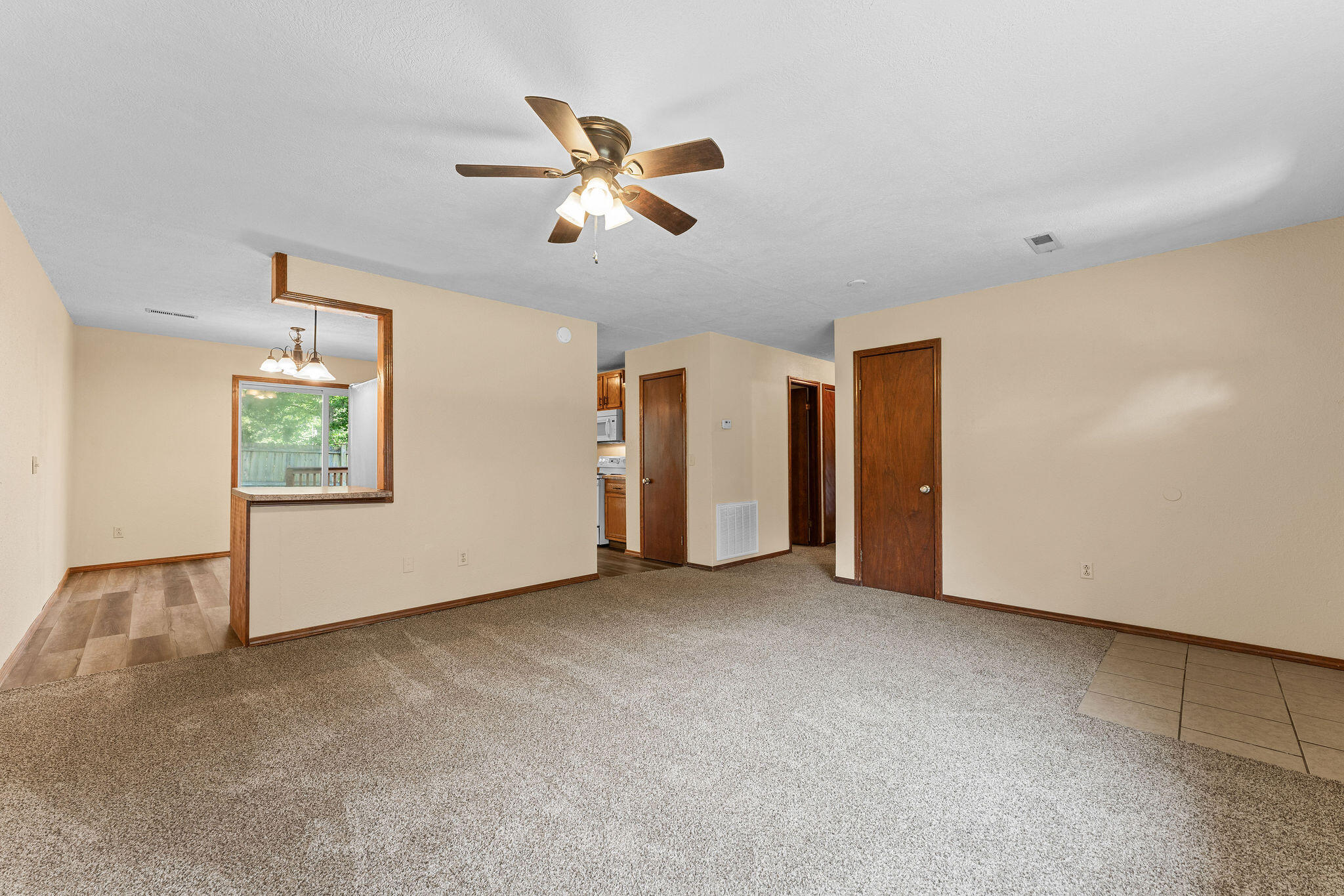 325 Red Bud Lane Property Photo 4