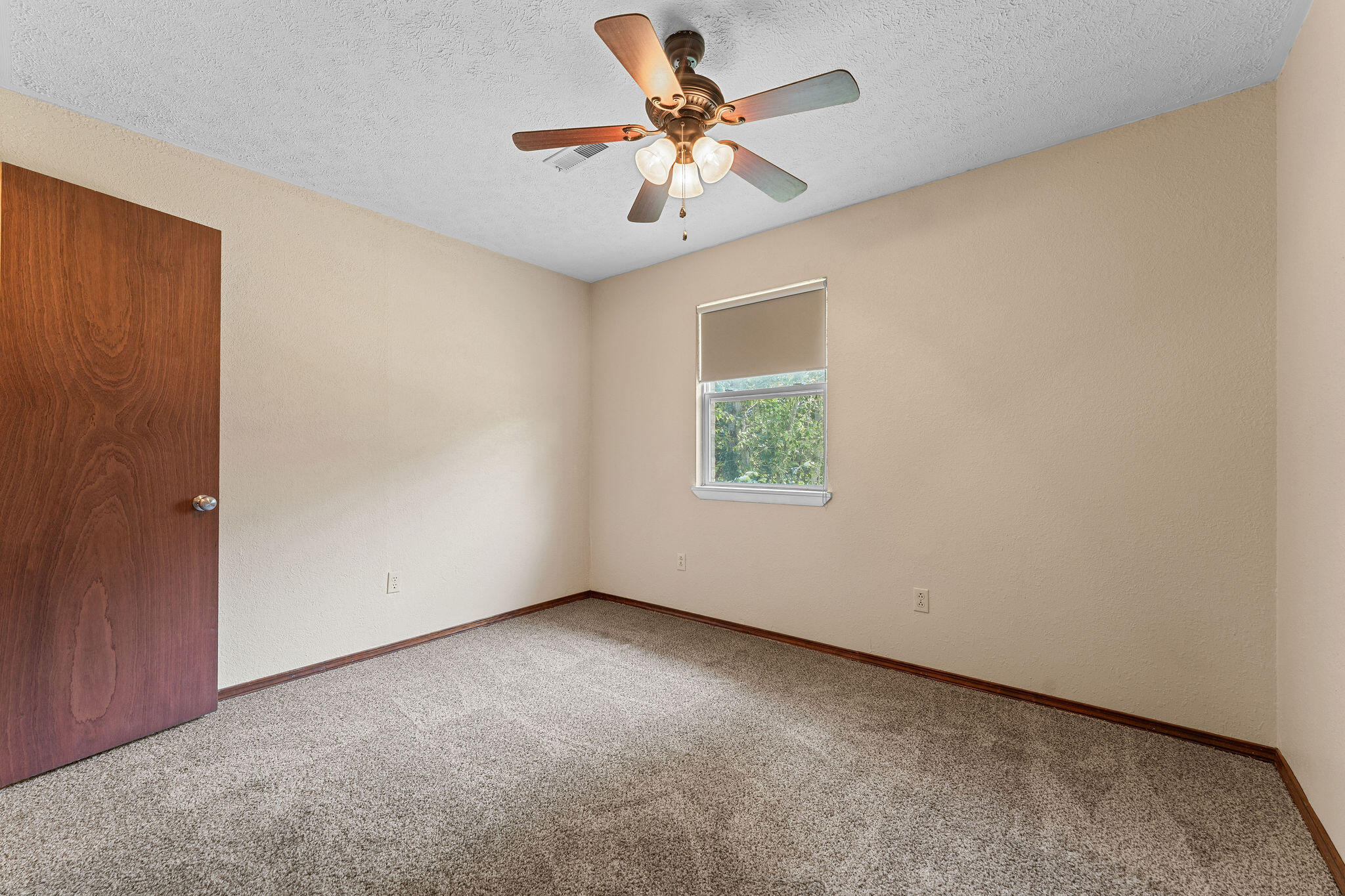 325 Red Bud Lane Property Photo 9