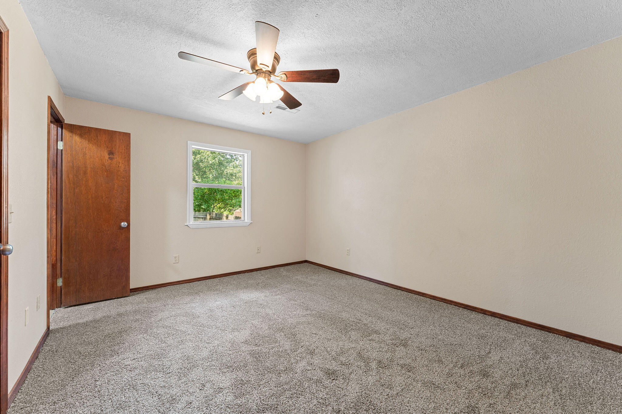325 Red Bud Lane Property Photo 10