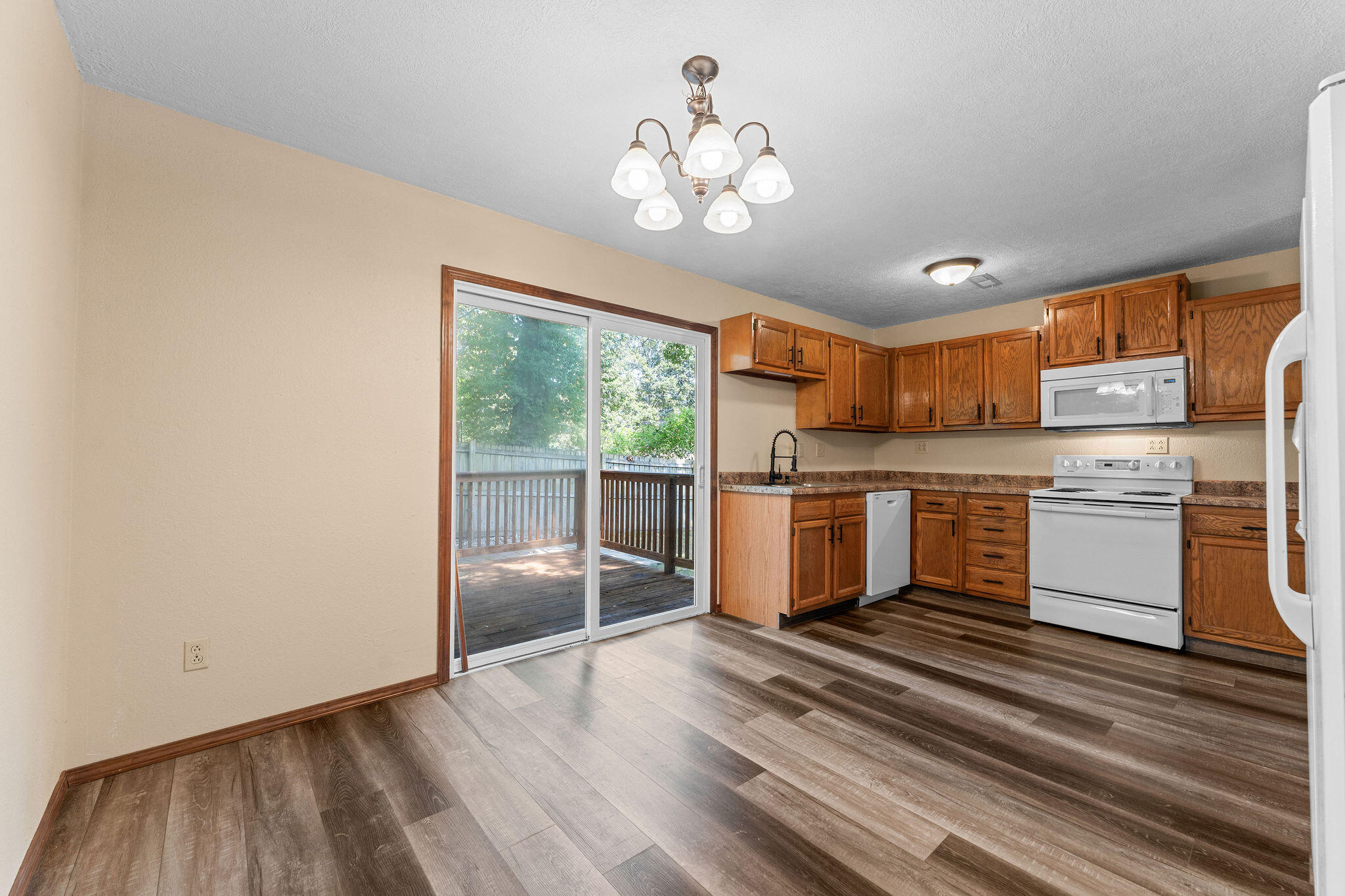 325 Red Bud Lane Property Photo 15
