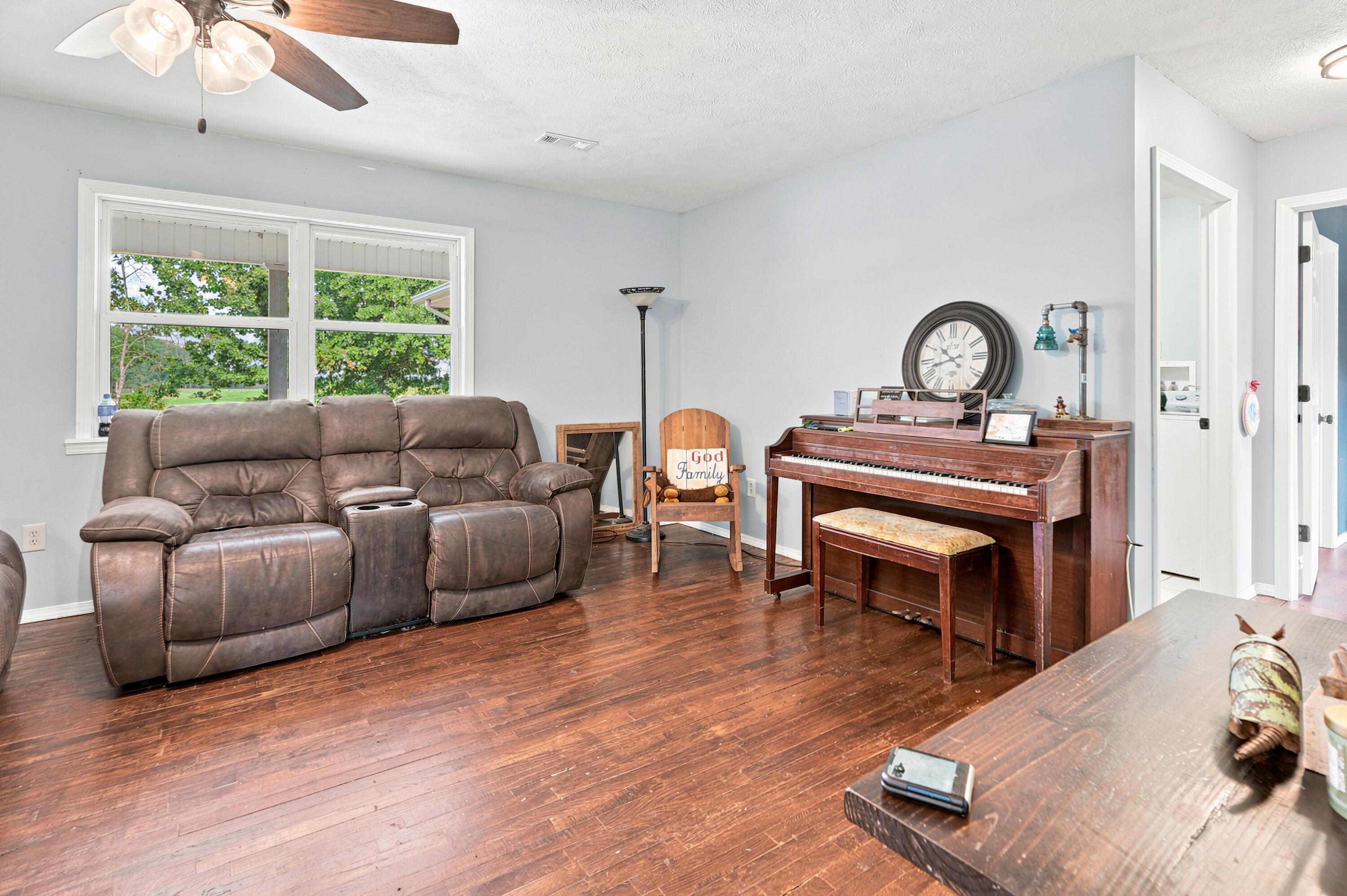 2098 Private Road 7380 Property Photo 3