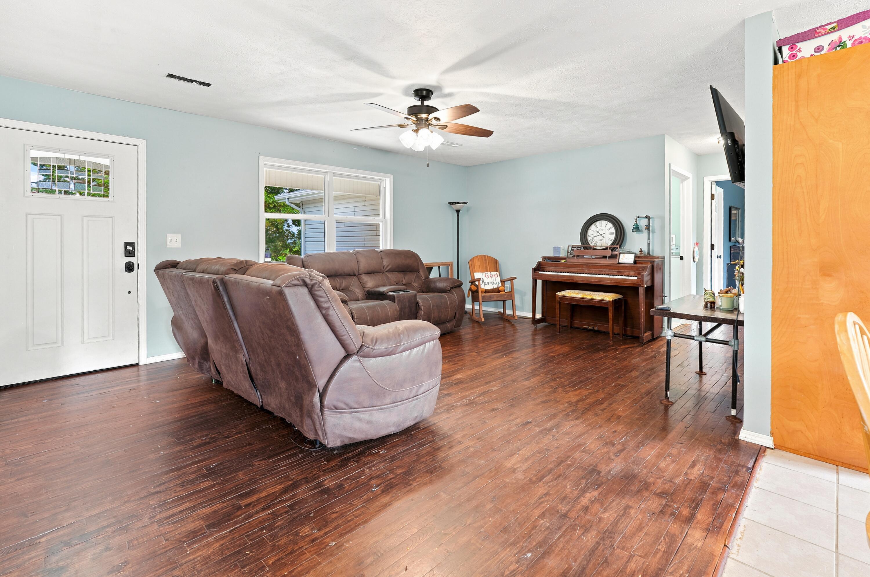 2098 Private Road 7380 Property Photo 4