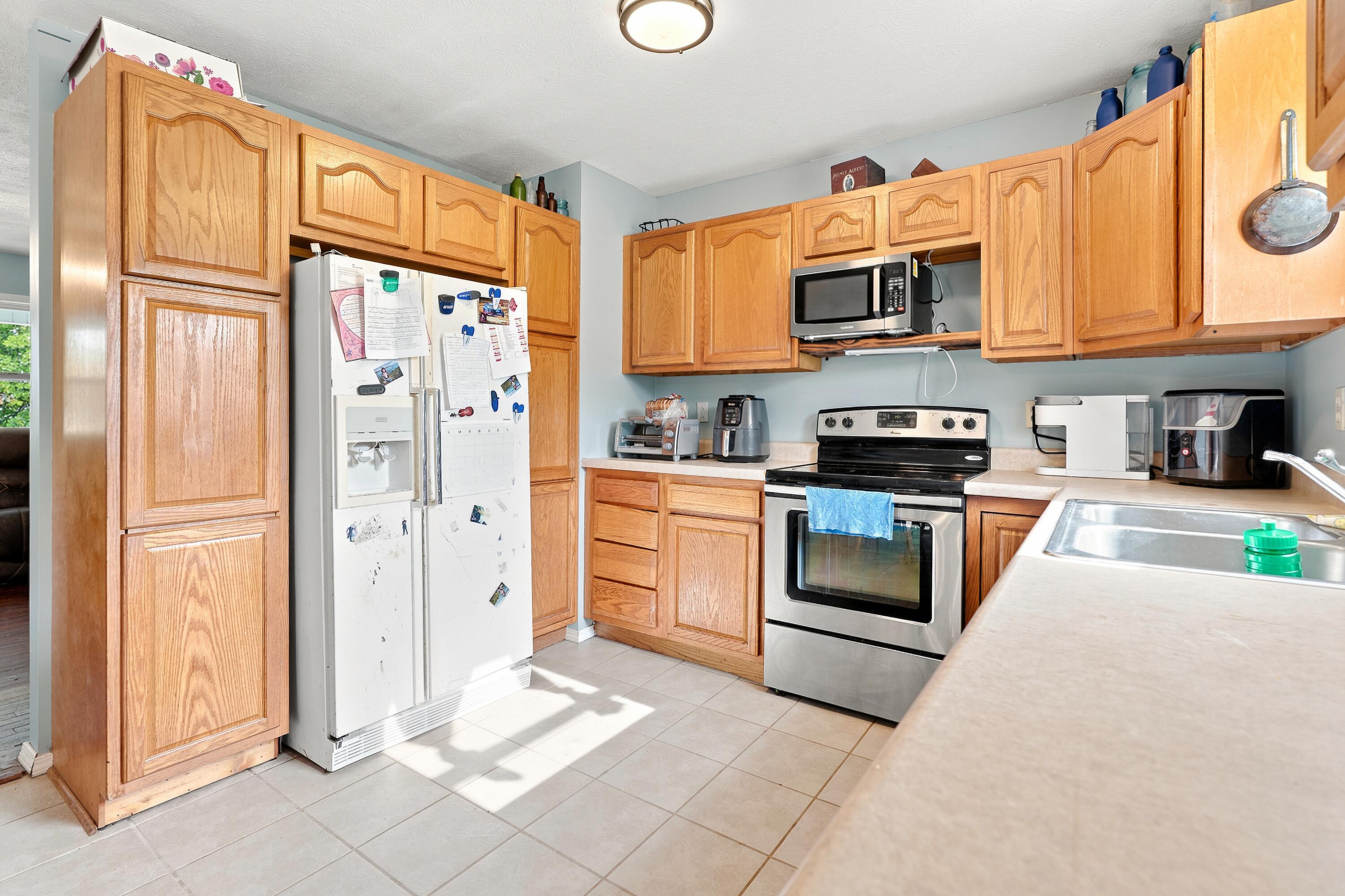 2098 Private Road 7380 Property Photo 6