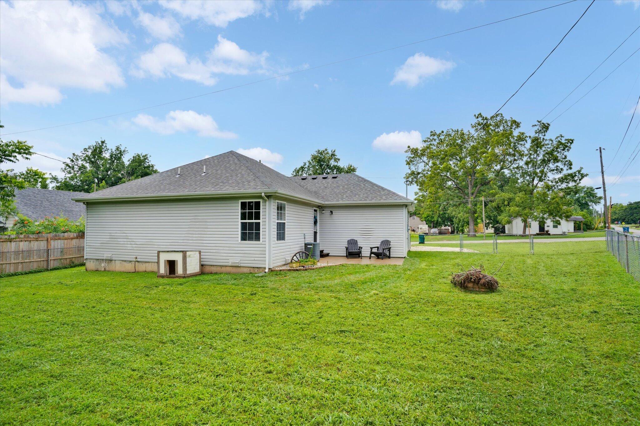 610 North Benton Avenue Property Photo 3