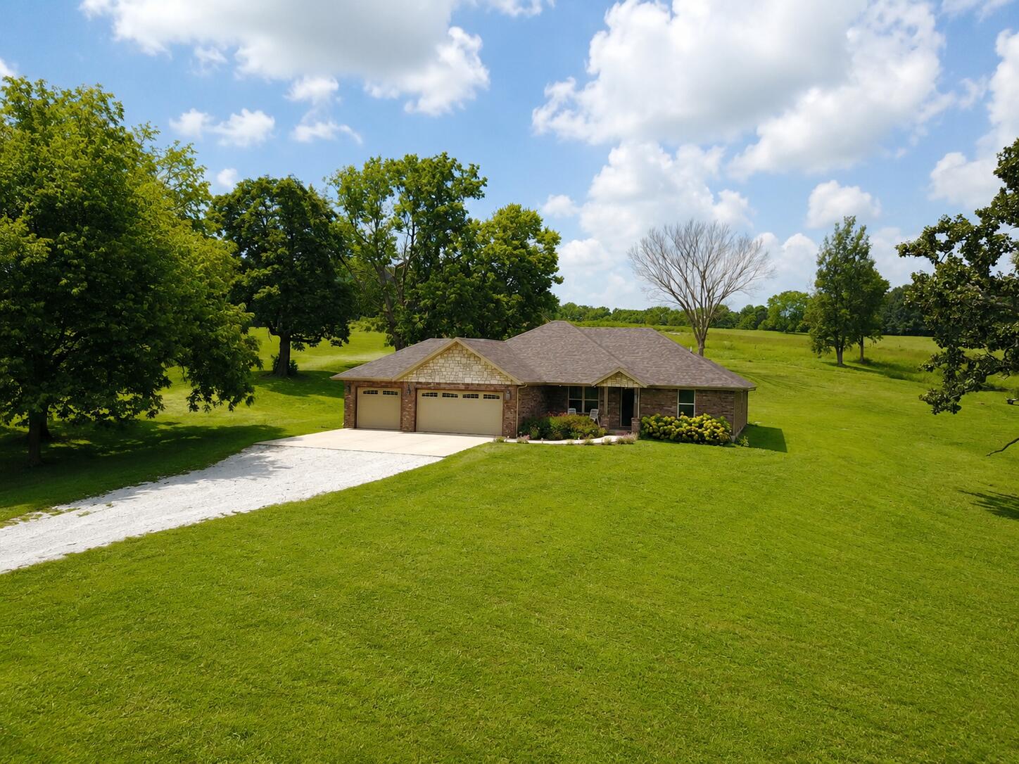 742 Azalea Lane Property Photo 1