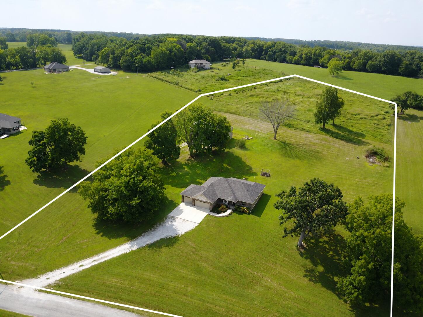 742 Azalea Lane Property Photo 4