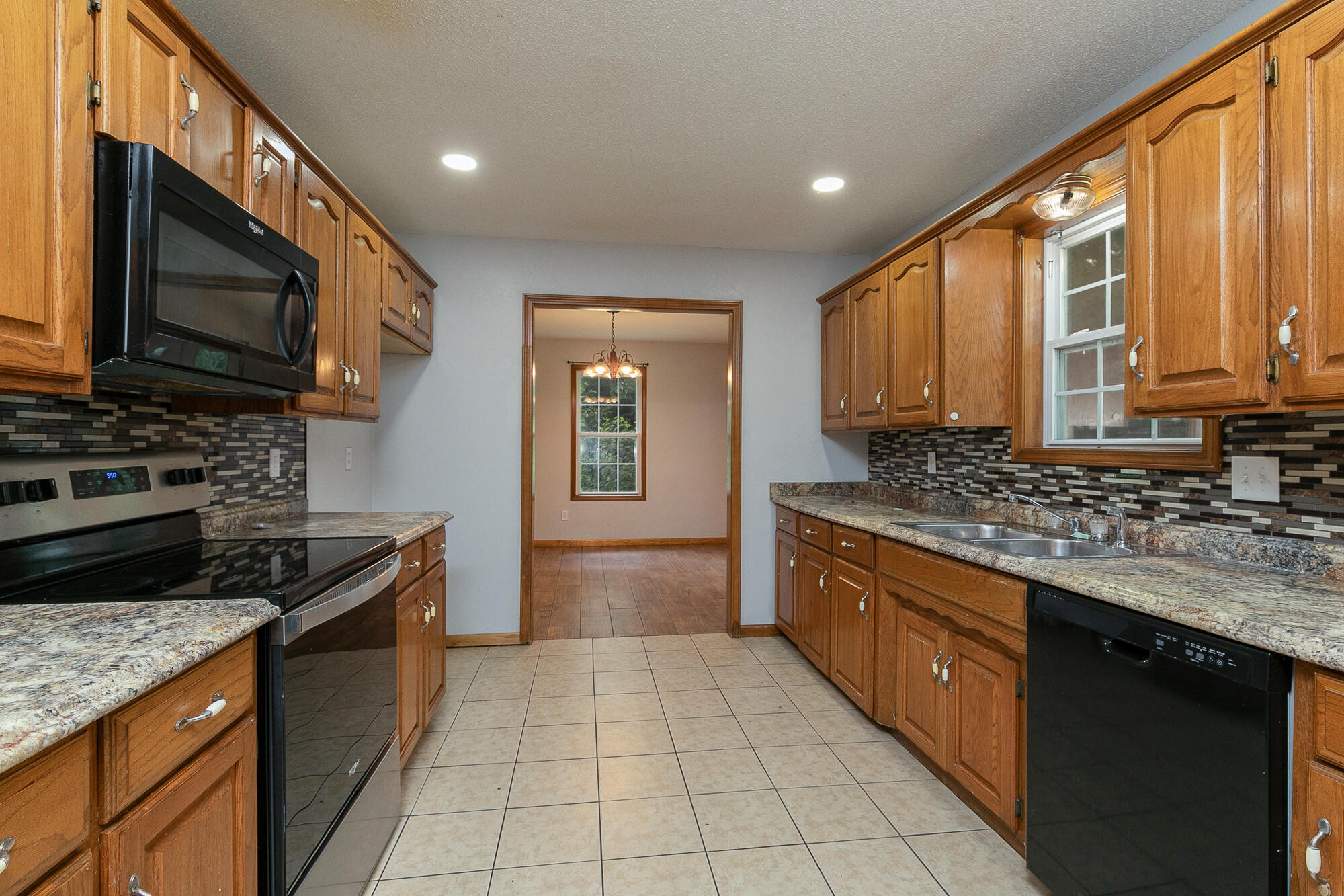 1206 South Killingsworth Avenue Property Photo 9