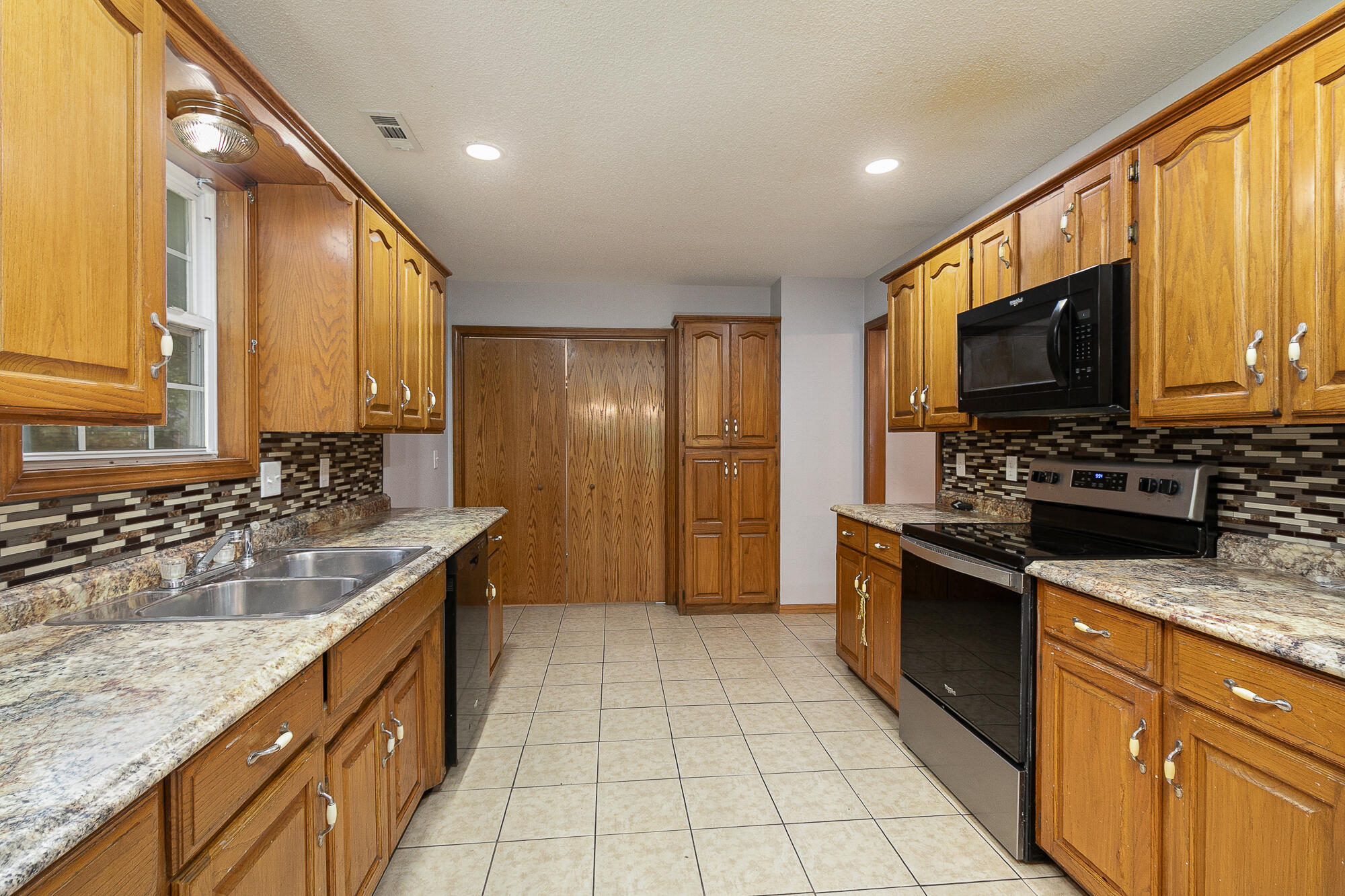 1206 South Killingsworth Avenue Property Photo 11