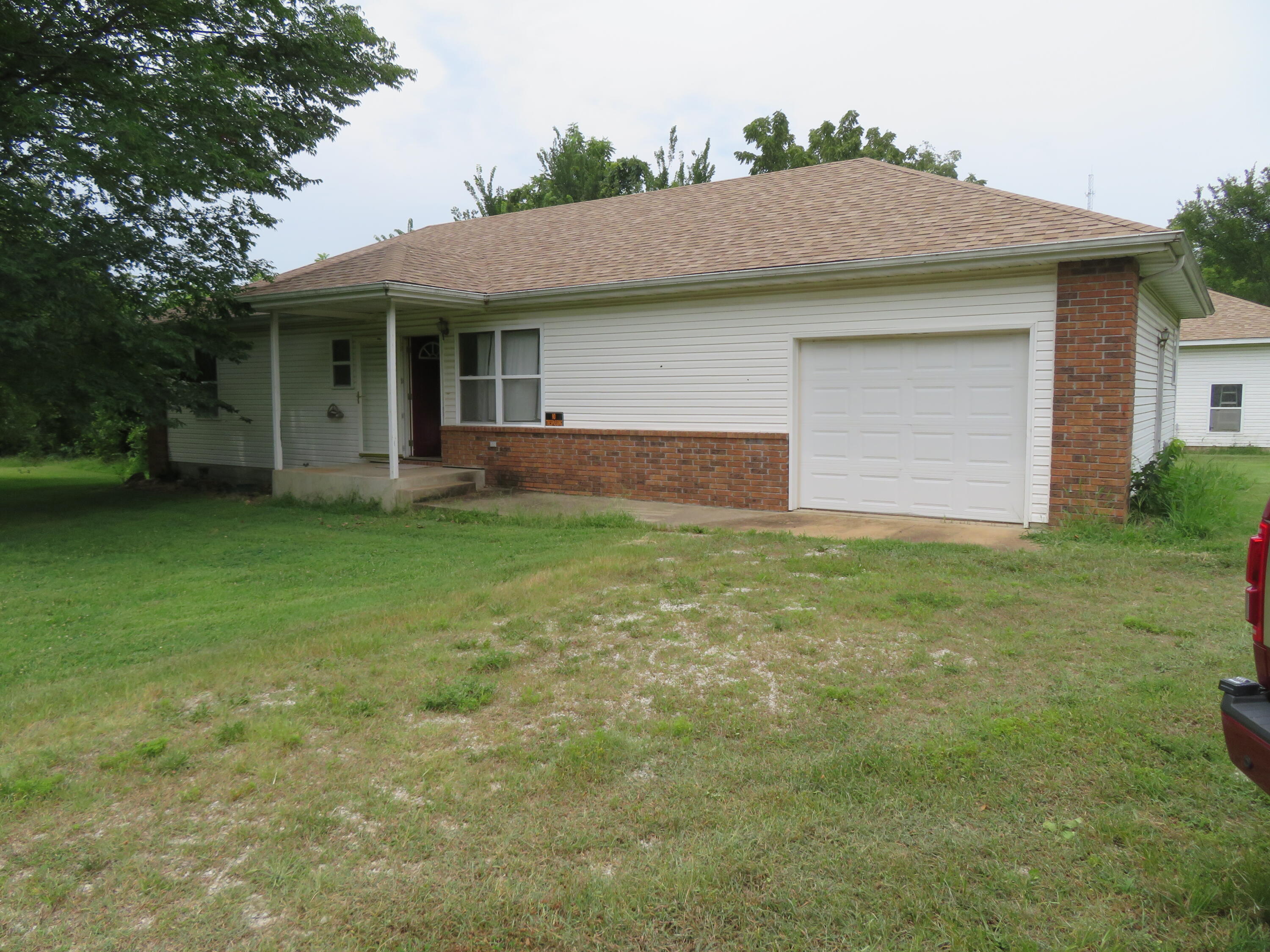 411 East 330th Road Property Photo 4