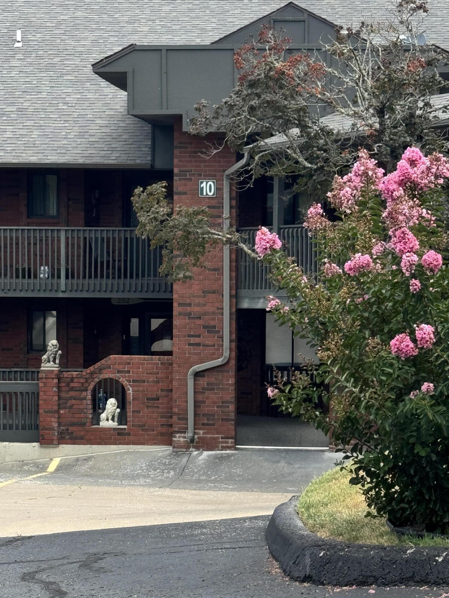 150 Sunken Forest Drive # 252 Property Photo 2