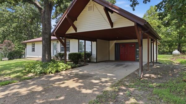 651 Plainview Drive Property Photo 3