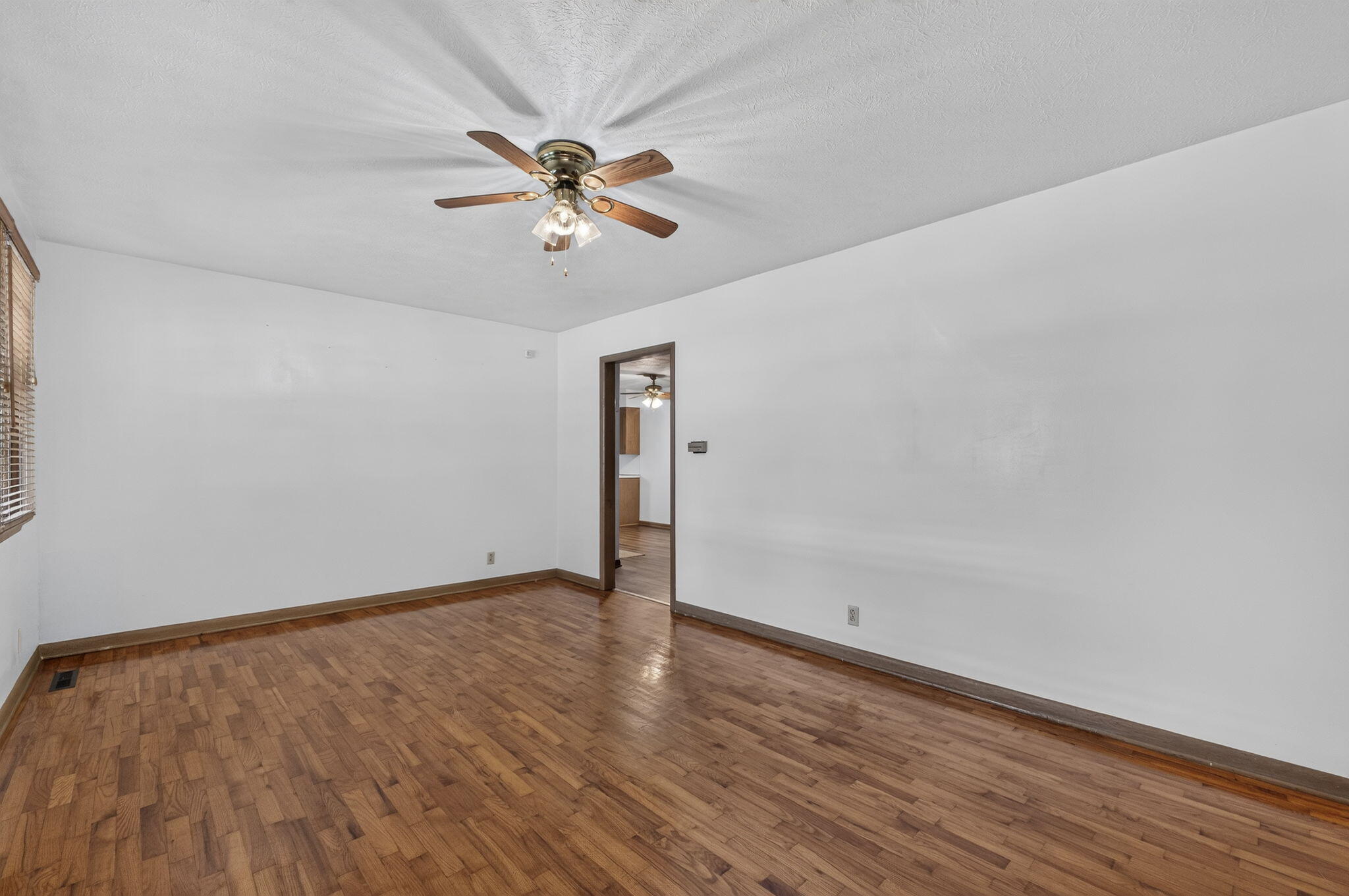 1124 South Bruce Avenue Property Photo 3