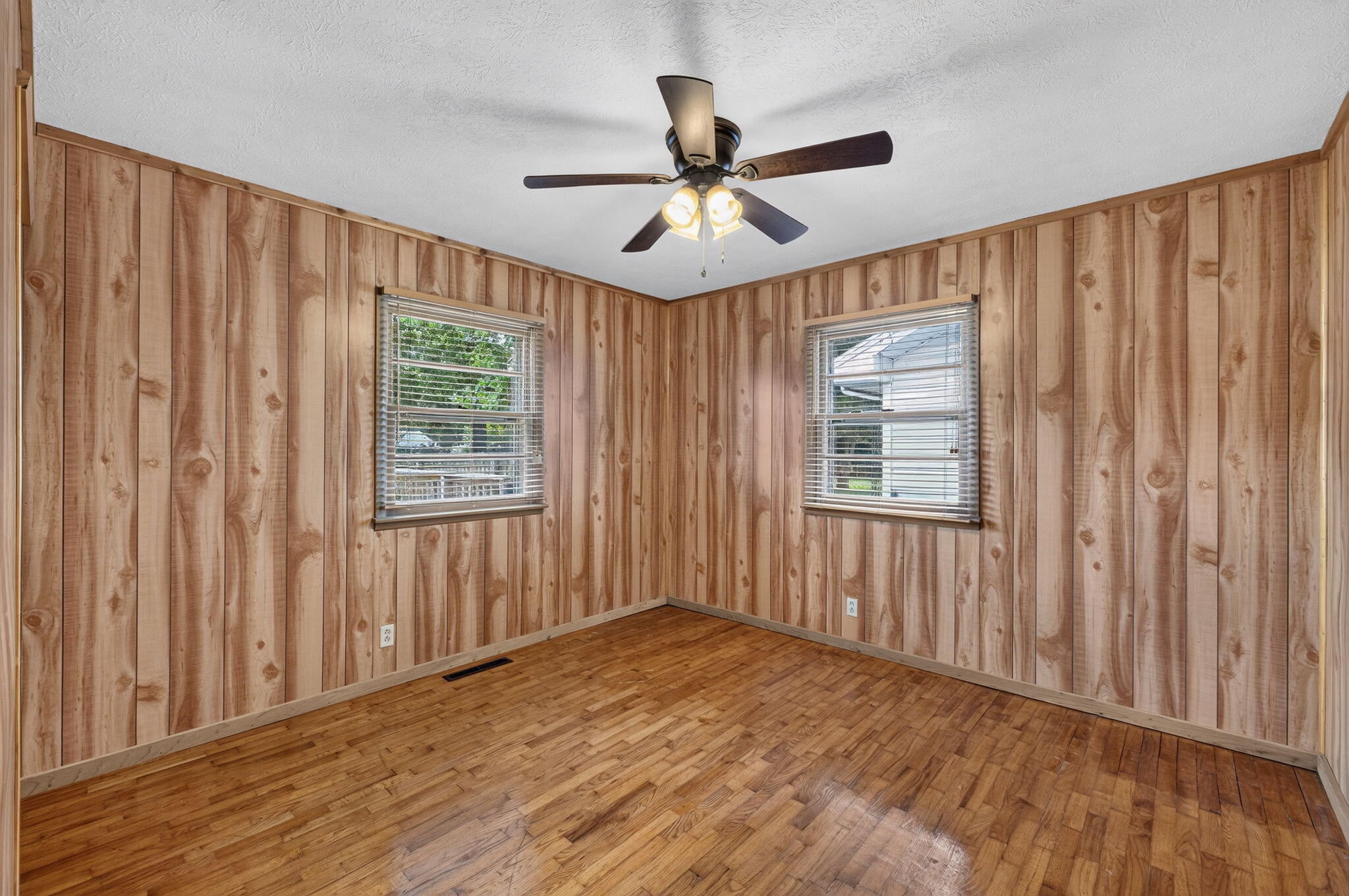 1124 South Bruce Avenue Property Photo 14