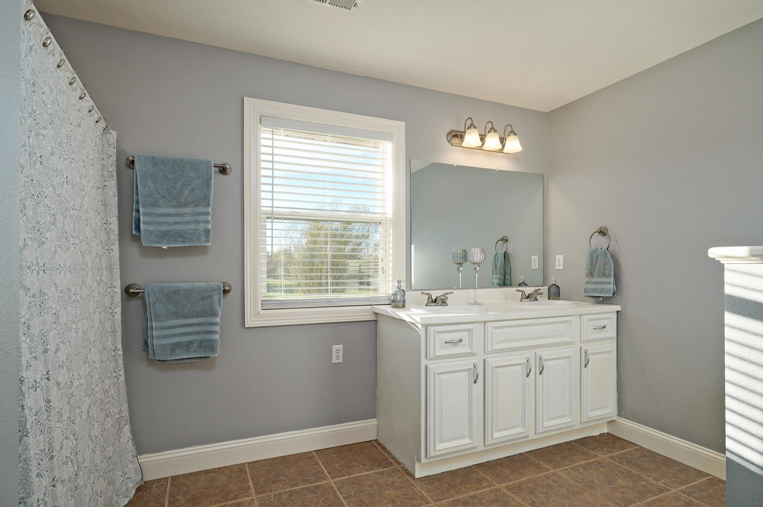 13735 Lawrence 1155 Property Photo 32