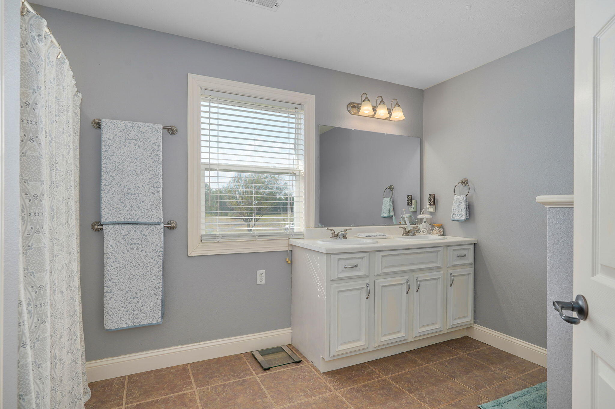 13735 Lawrence 1155 Property Photo 32