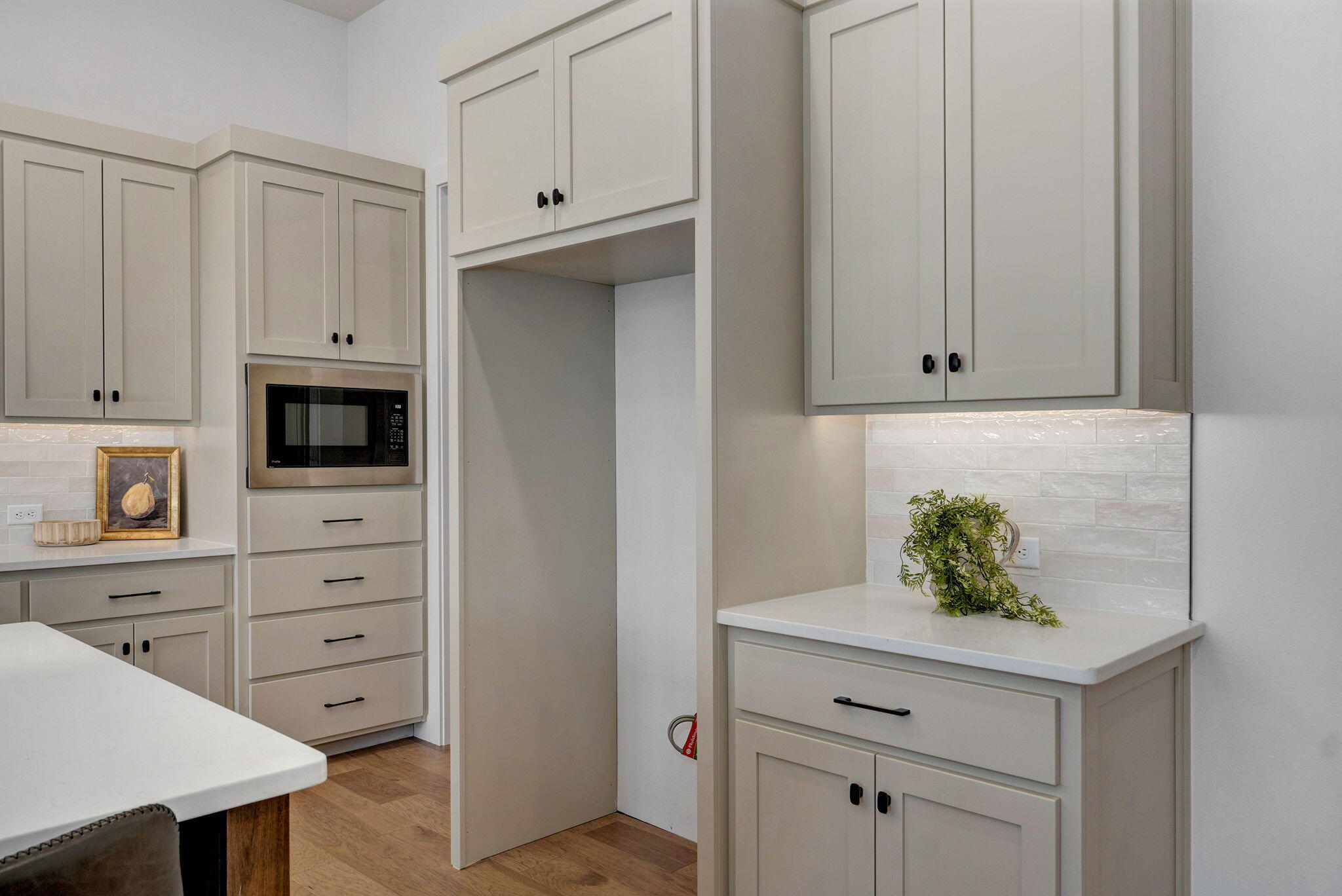 2023 North Silver Charm Avenue Property Photo 15