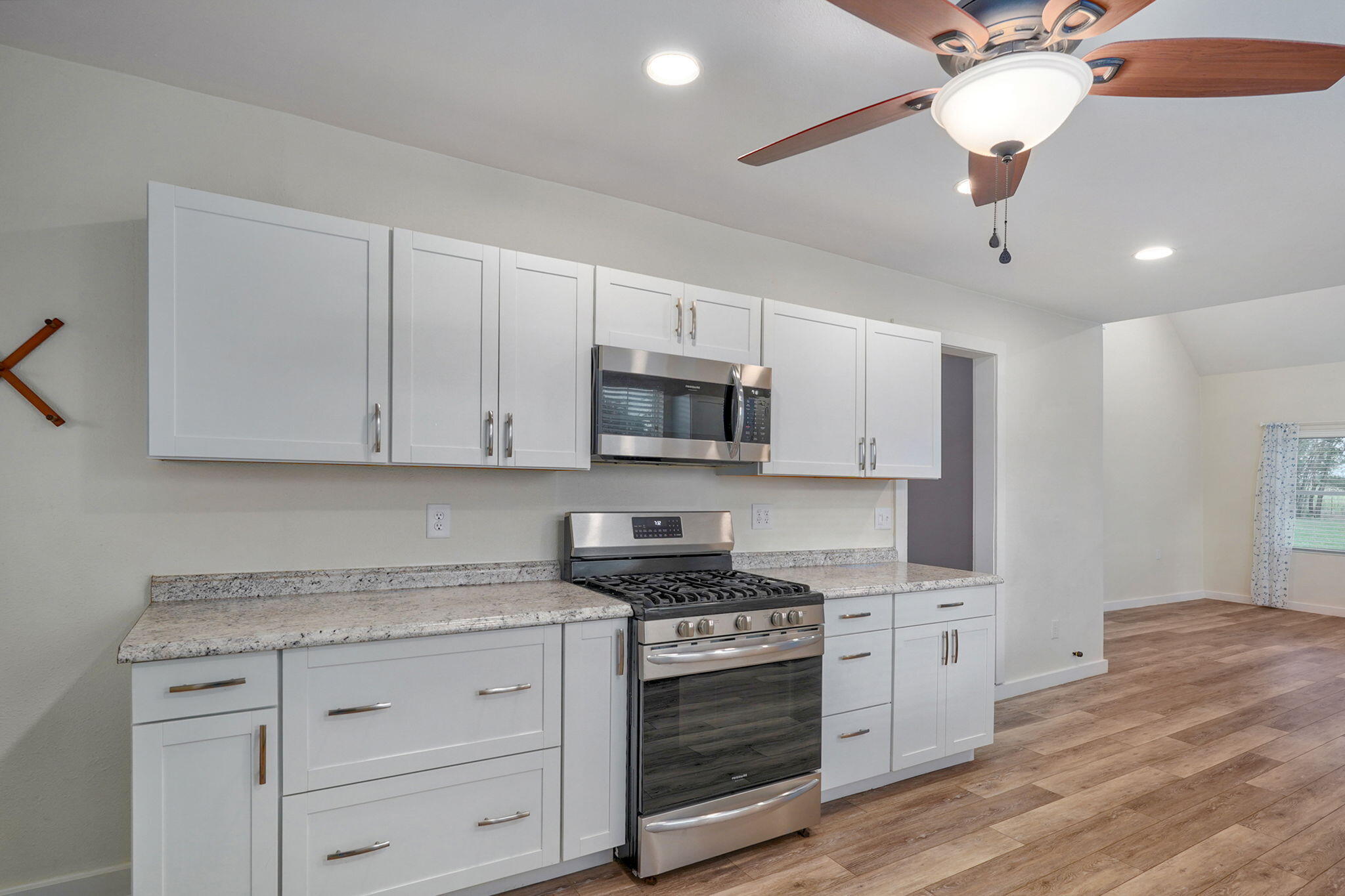 1068 East Us Highway 160 Property Photo 6