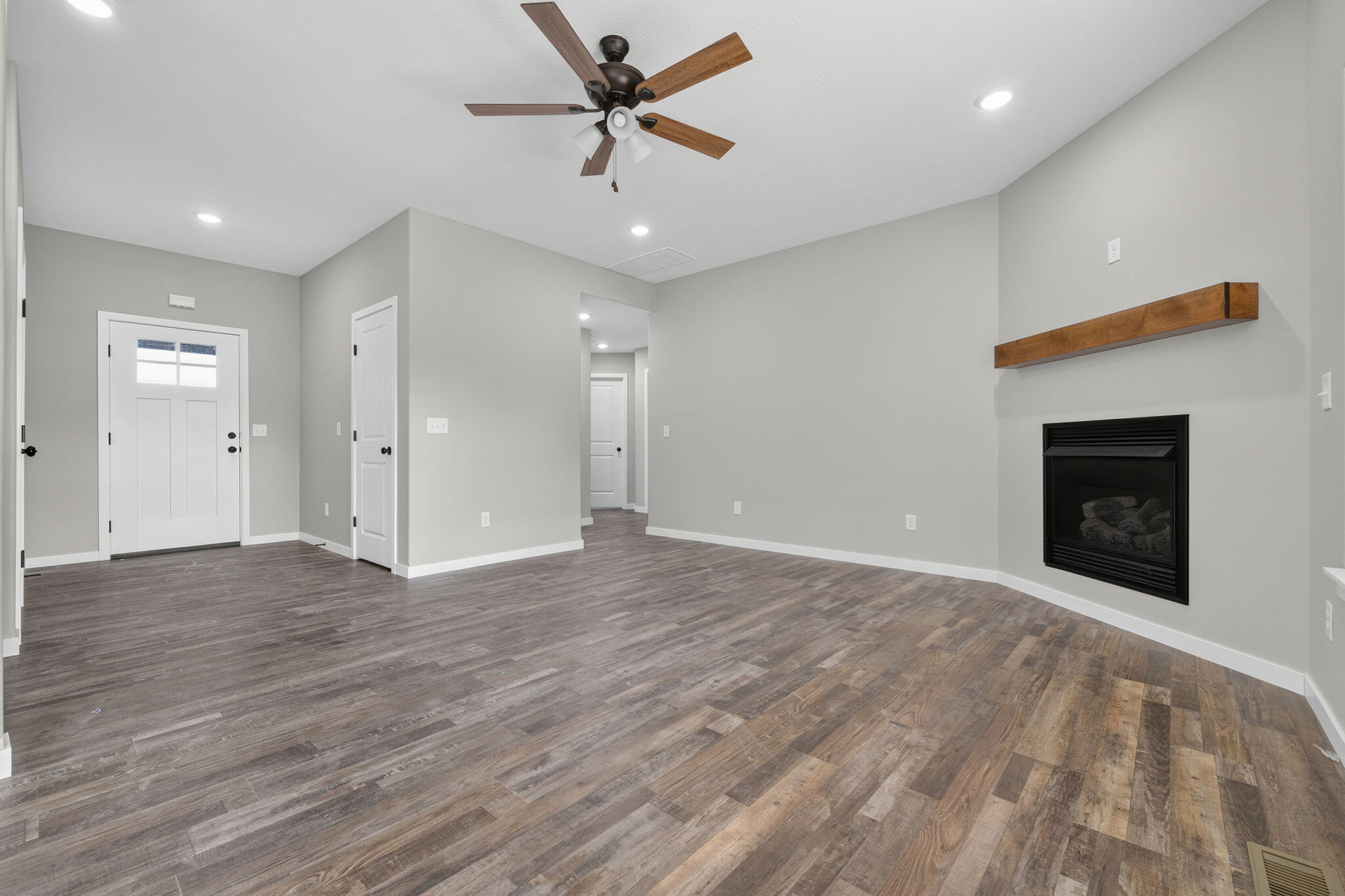 421 Beavertail Road Property Photo 4